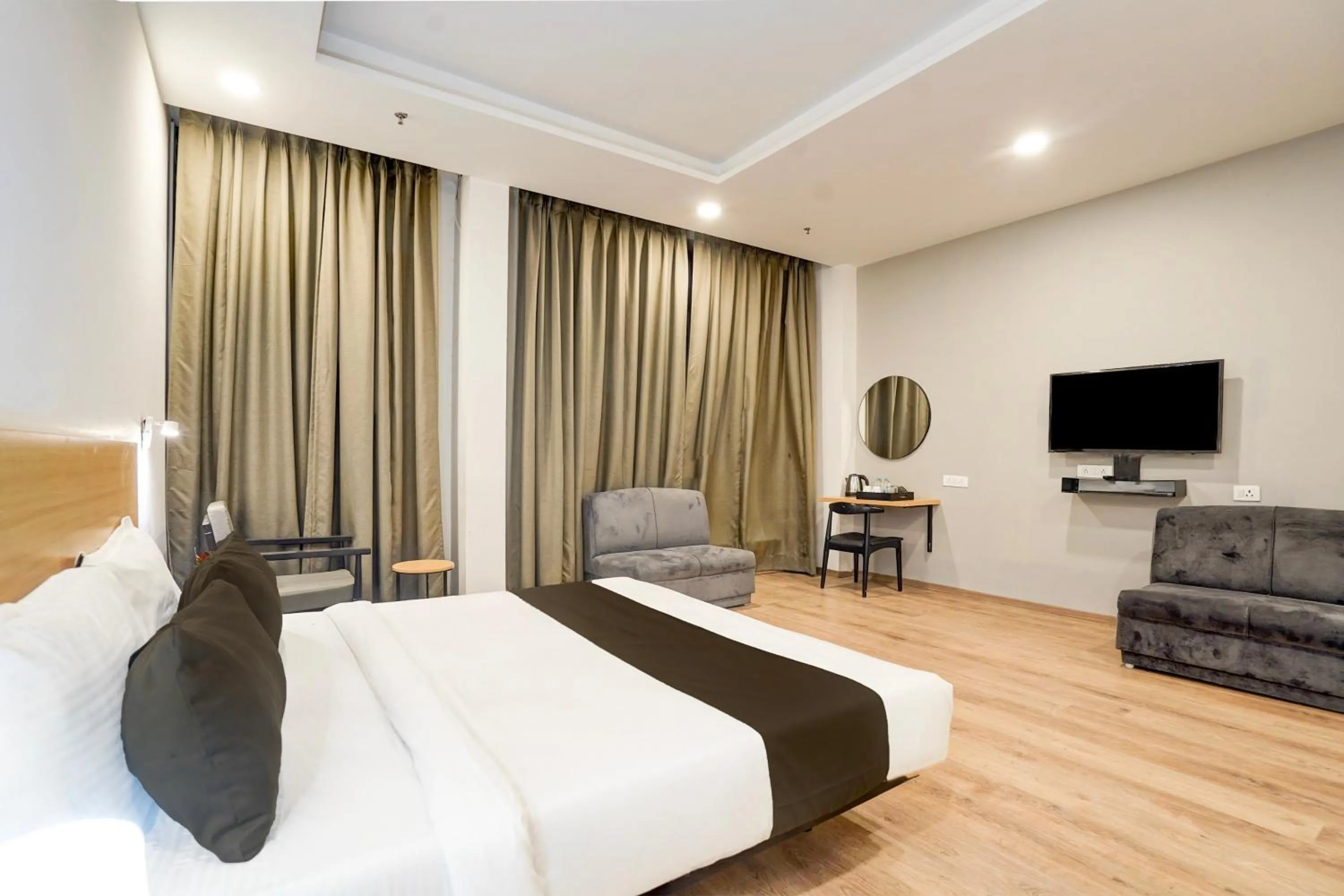 Bedroom, Bed in Super Townhouse Gomti Nagar Matiyari