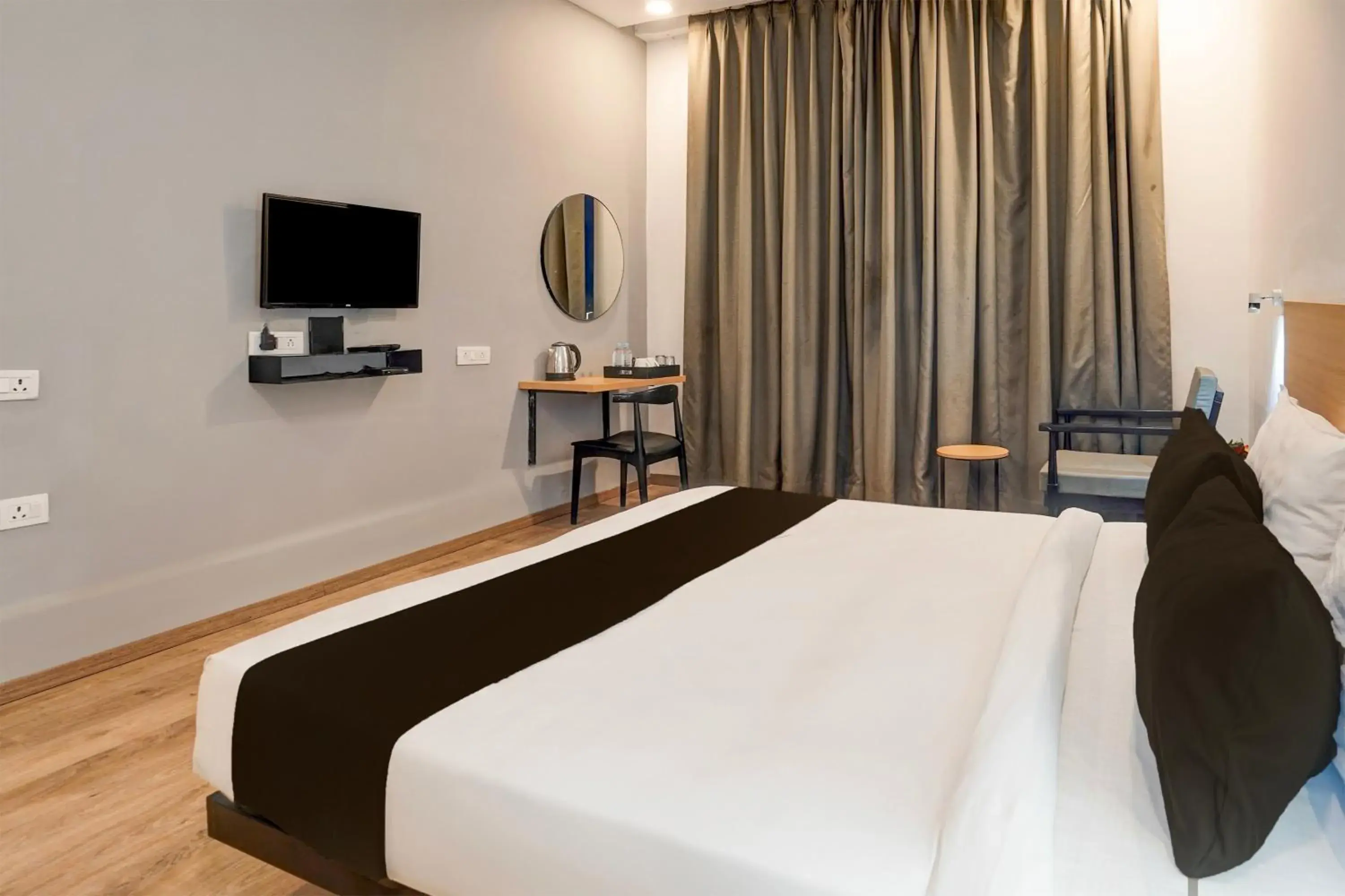 Classic Triple Room - single occupancy in Super Townhouse Gomti Nagar Matiyari Classic Triple Room - single occupancy in Super Townhouse Gomti Nagar Matiyari