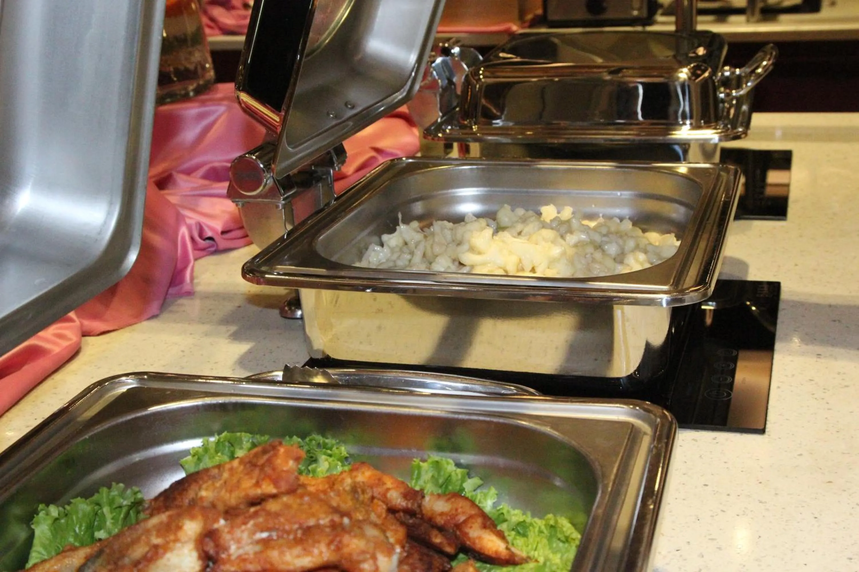 Restaurant/places to eat in Soluxe Hotel Almaty