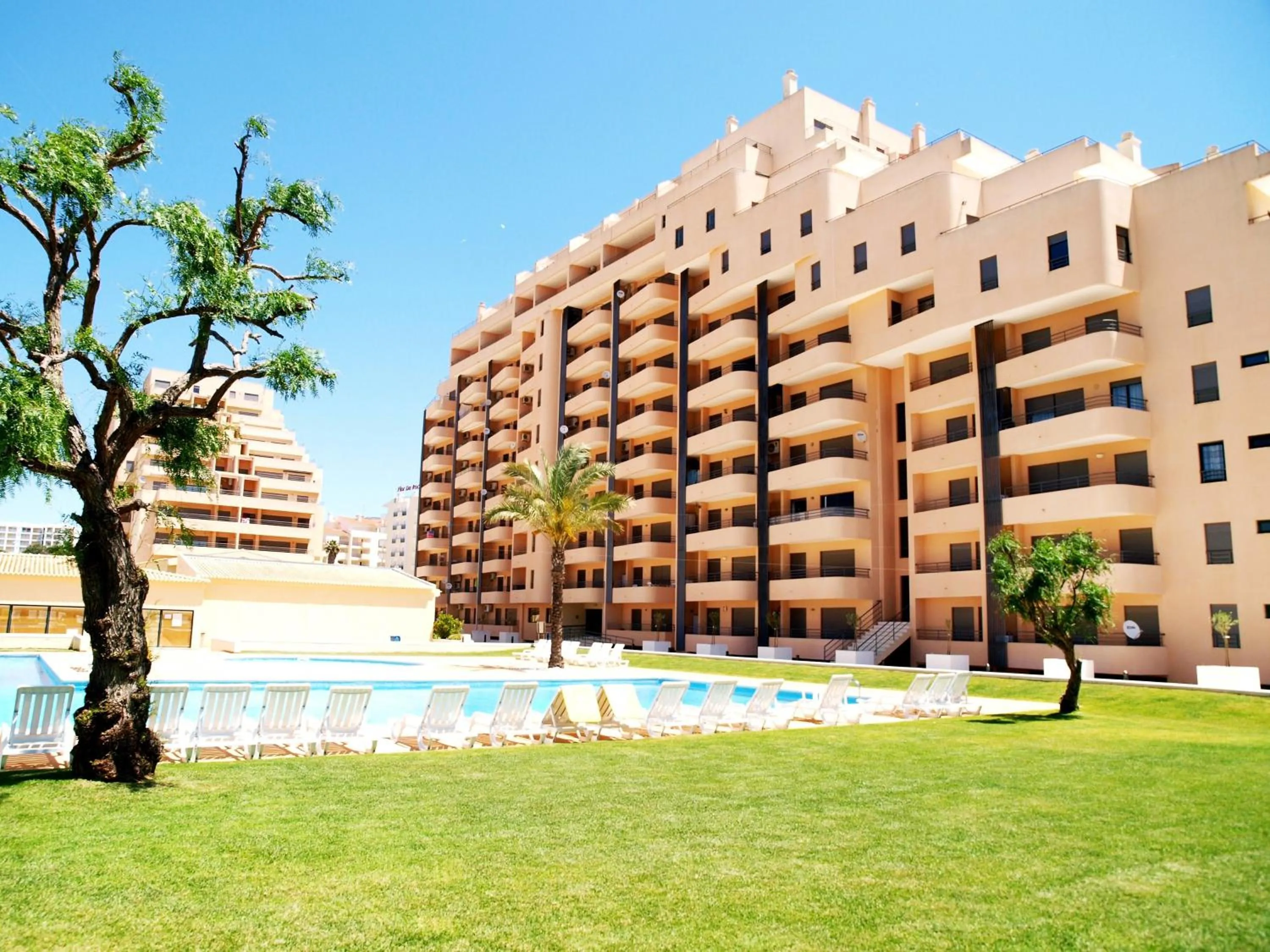 Apartamentos Paraíso Sol da Rocha