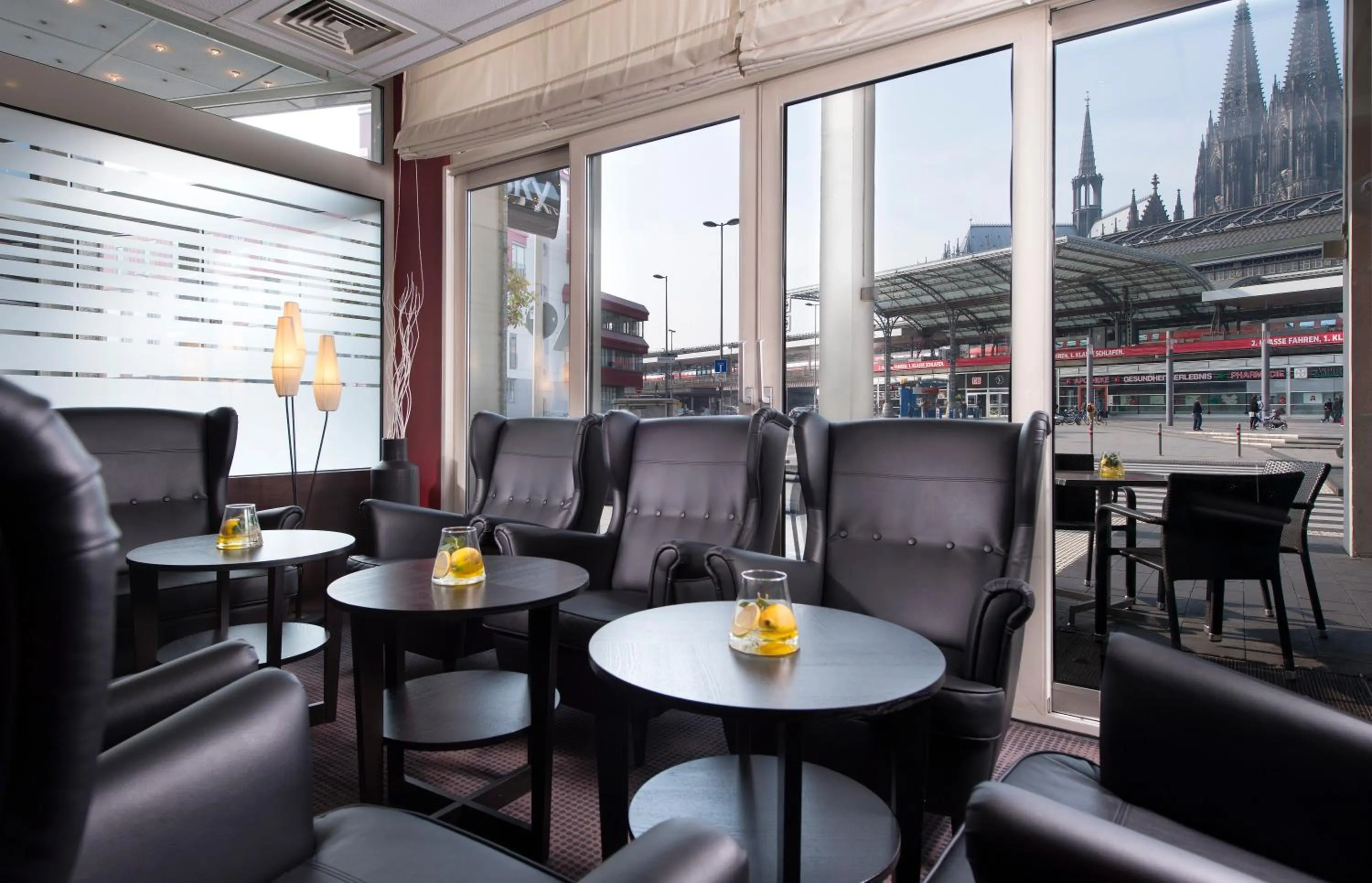 Lounge or bar in Wyndham Köln