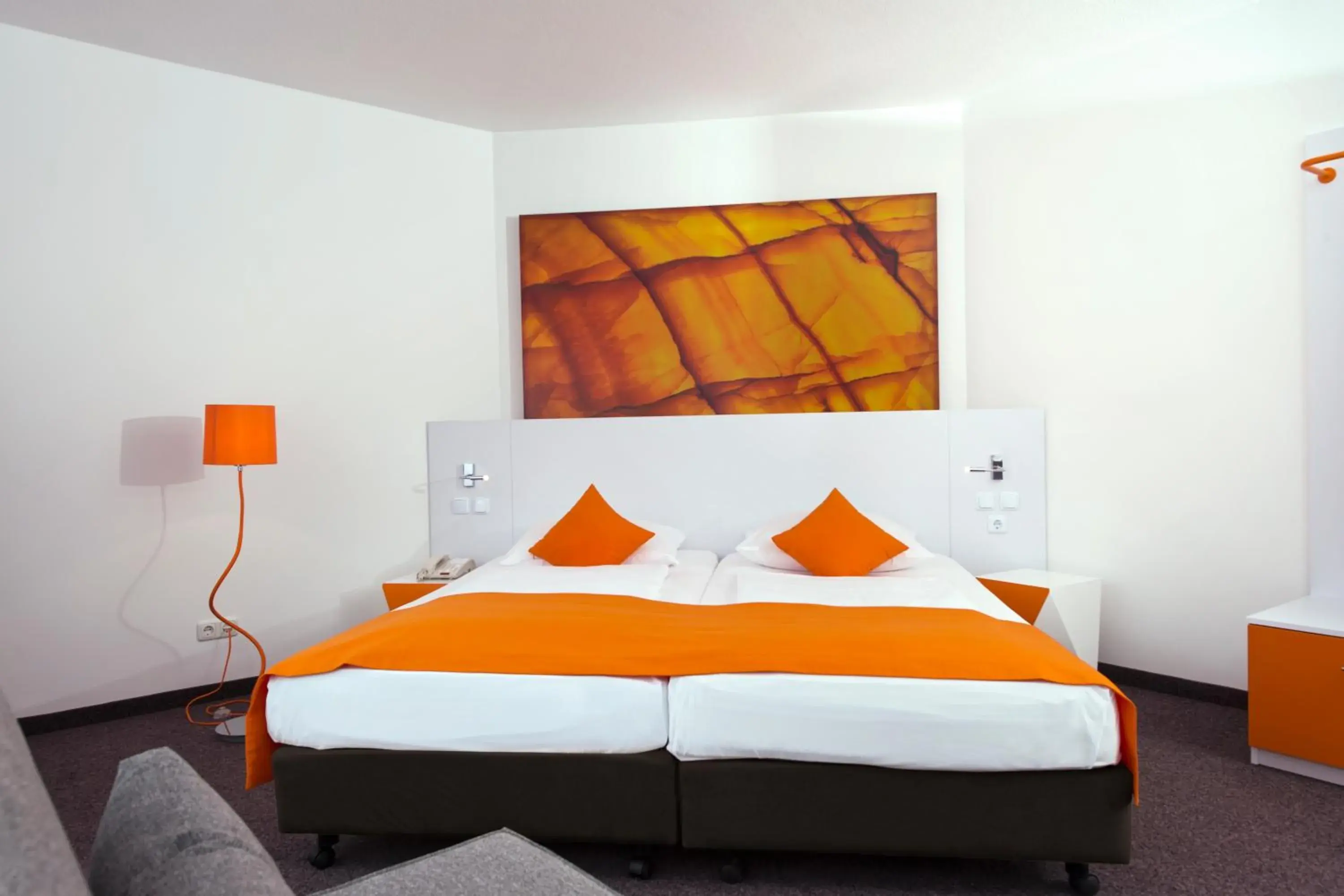 Photo of the whole room, Bed in Wyndham Garden Duesseldorf City Centre Koenigsallee Photo of the whole room, Bed in Wyndham Garden Duesseldorf City Centre Koenigsallee