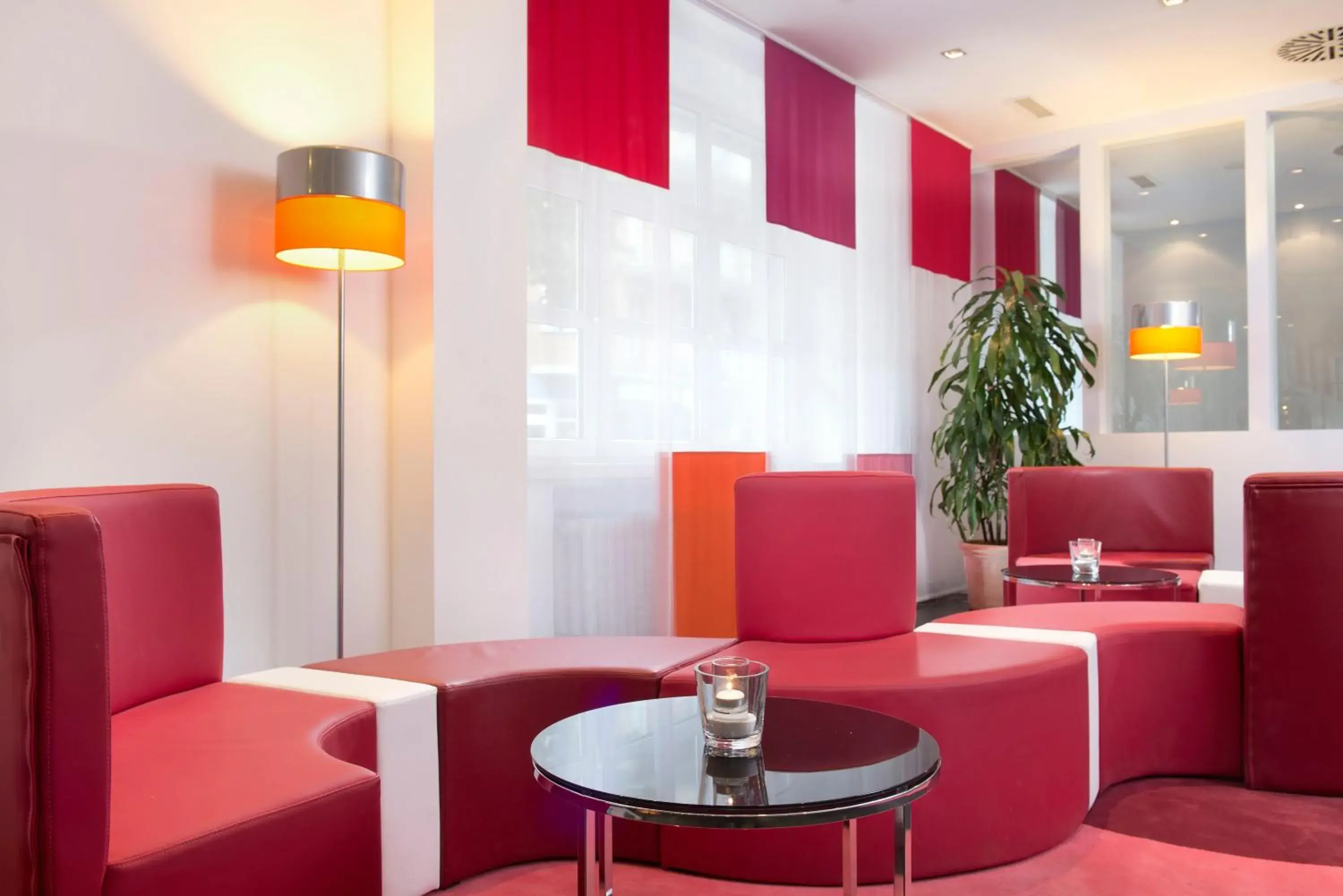 Lounge or bar in Wyndham Garden Duesseldorf City Centre Koenigsallee Lounge or bar in Wyndham Garden Duesseldorf City Centre Koenigsallee