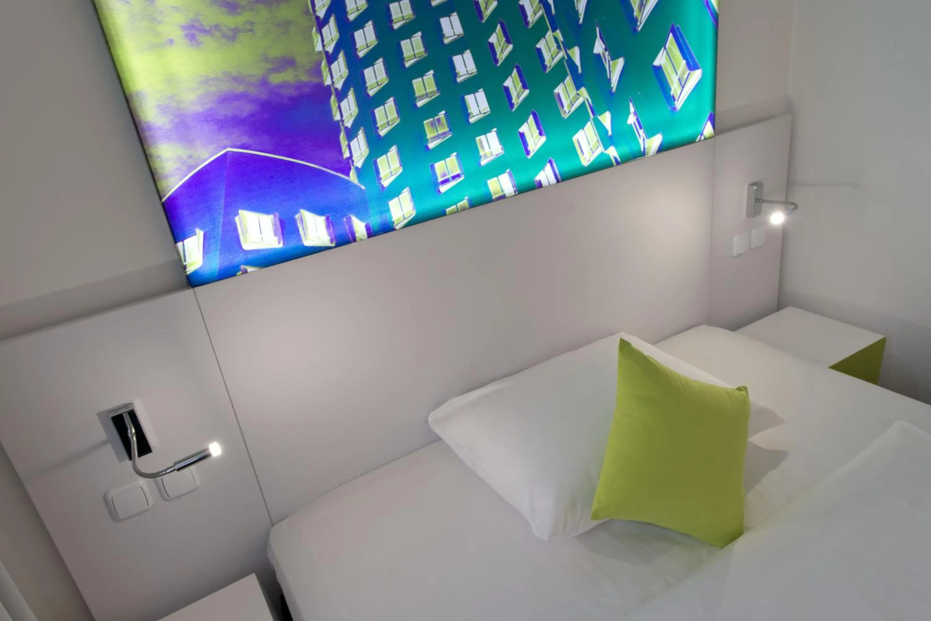 Decorative detail, Bed in Wyndham Garden Duesseldorf City Centre Koenigsallee