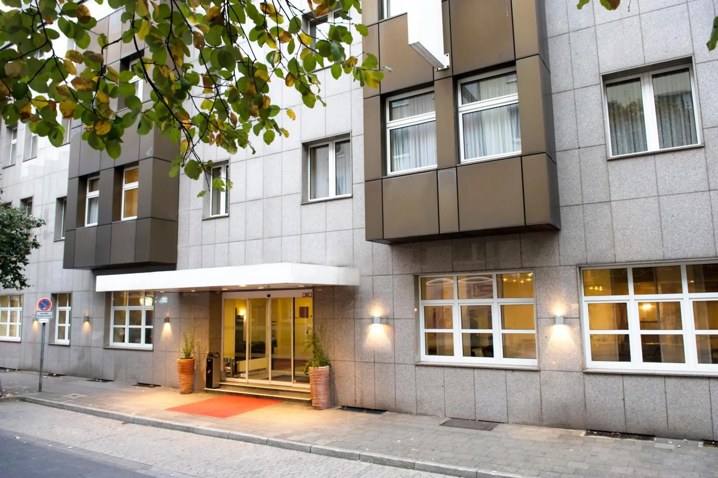 Facade/entrance in Wyndham Garden Duesseldorf City Centre Koenigsallee Facade/entrance in Wyndham Garden Duesseldorf City Centre Koenigsallee