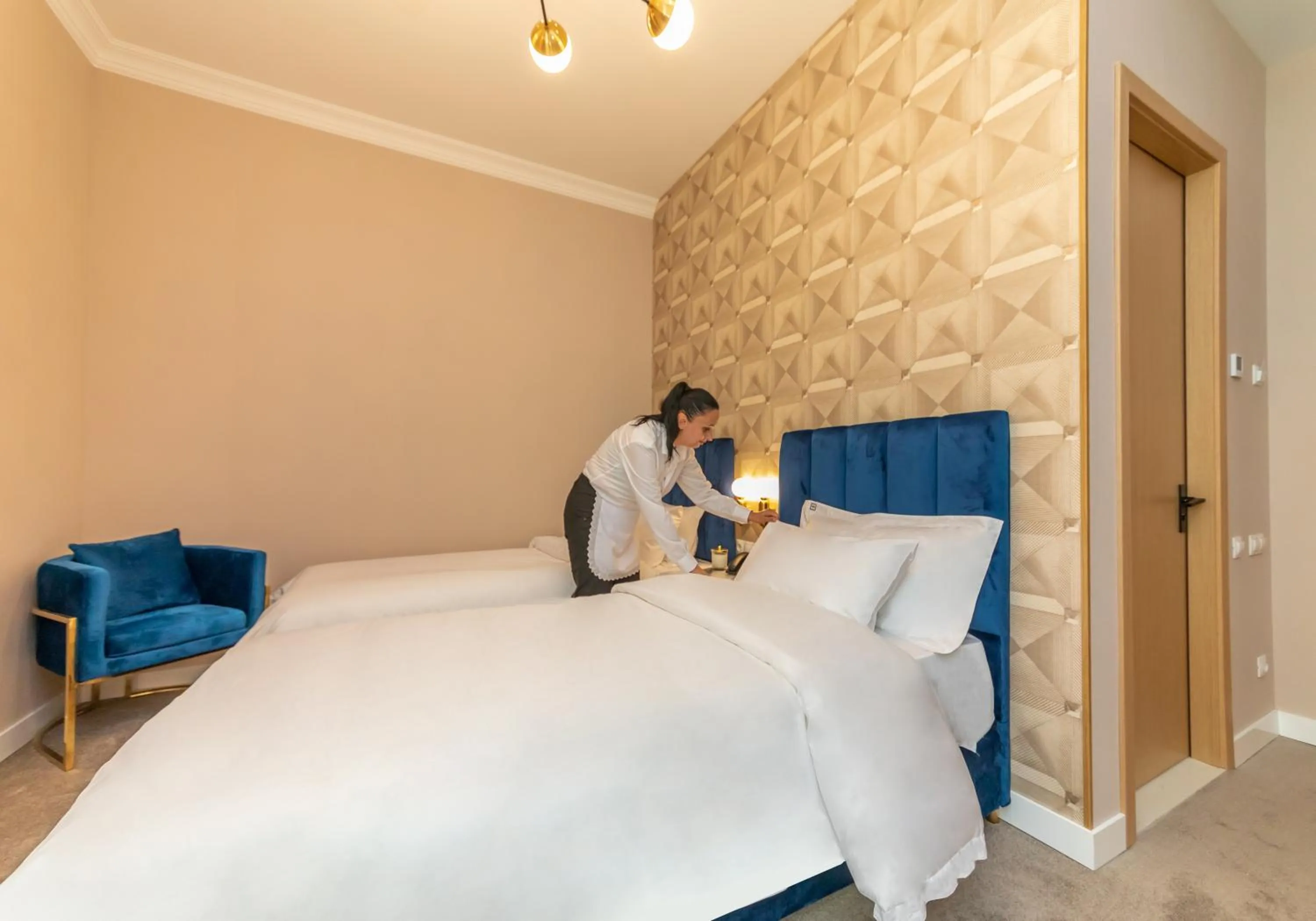 Staff, Bed in Newport Hotel Kutaisi