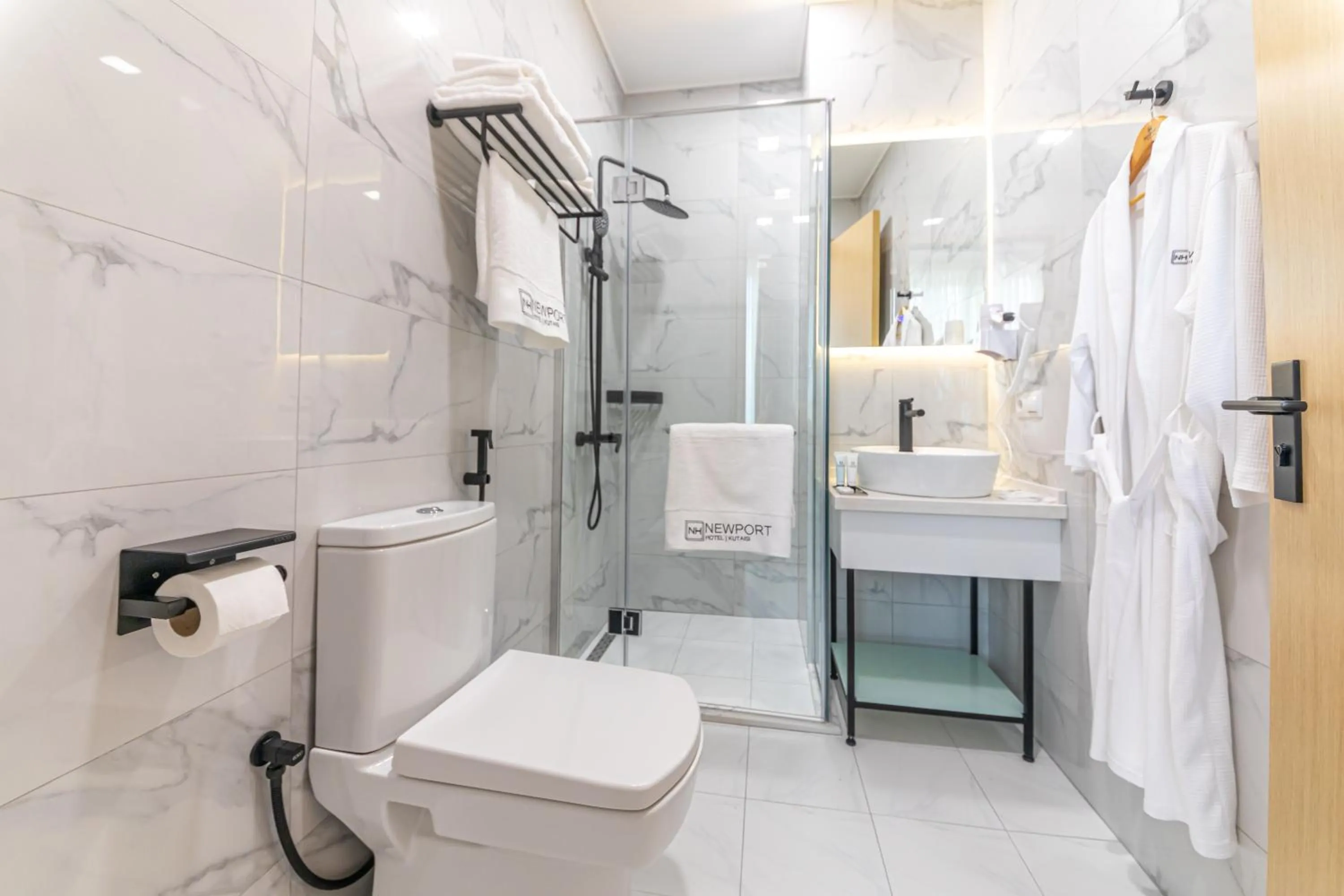 Shower in Newport Hotel Kutaisi