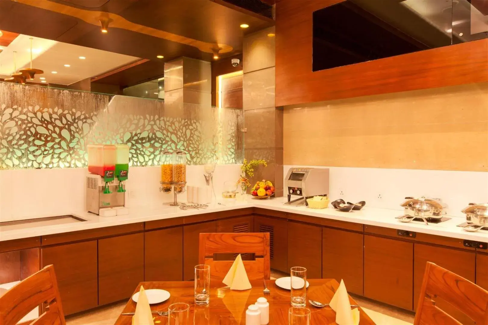 Restaurant/places to eat in Hotel Cosmopolitan Restaurant/places to eat in Hotel Cosmopolitan