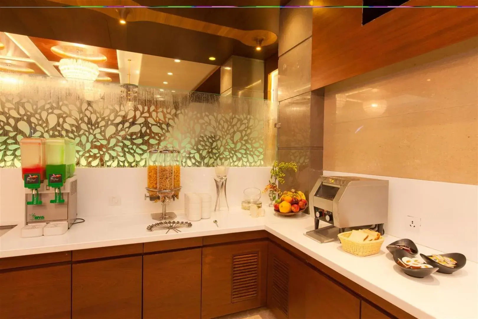 Restaurant/places to eat in Hotel Cosmopolitan Restaurant/places to eat in Hotel Cosmopolitan