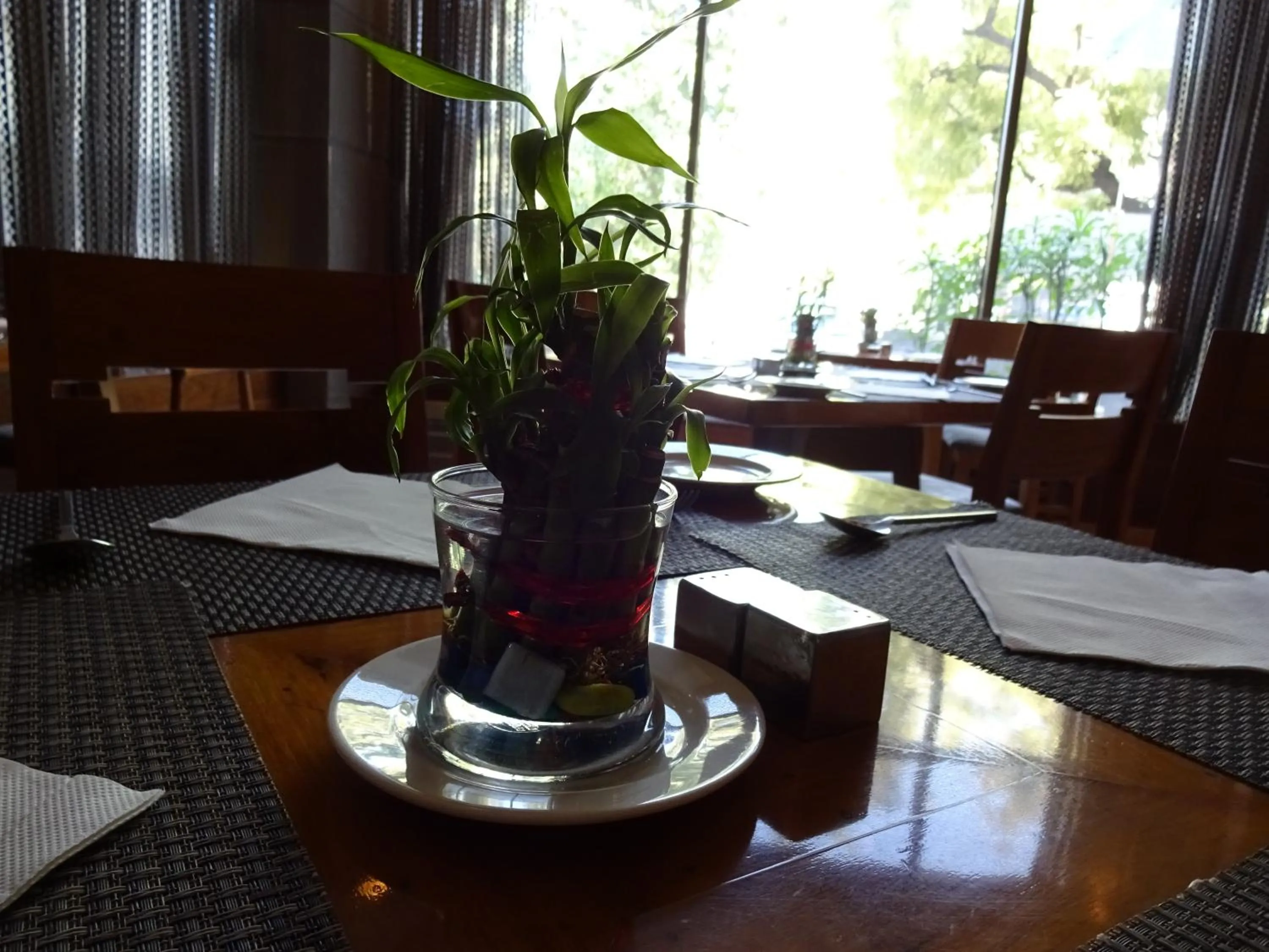 Restaurant/places to eat in Hotel Cosmopolitan