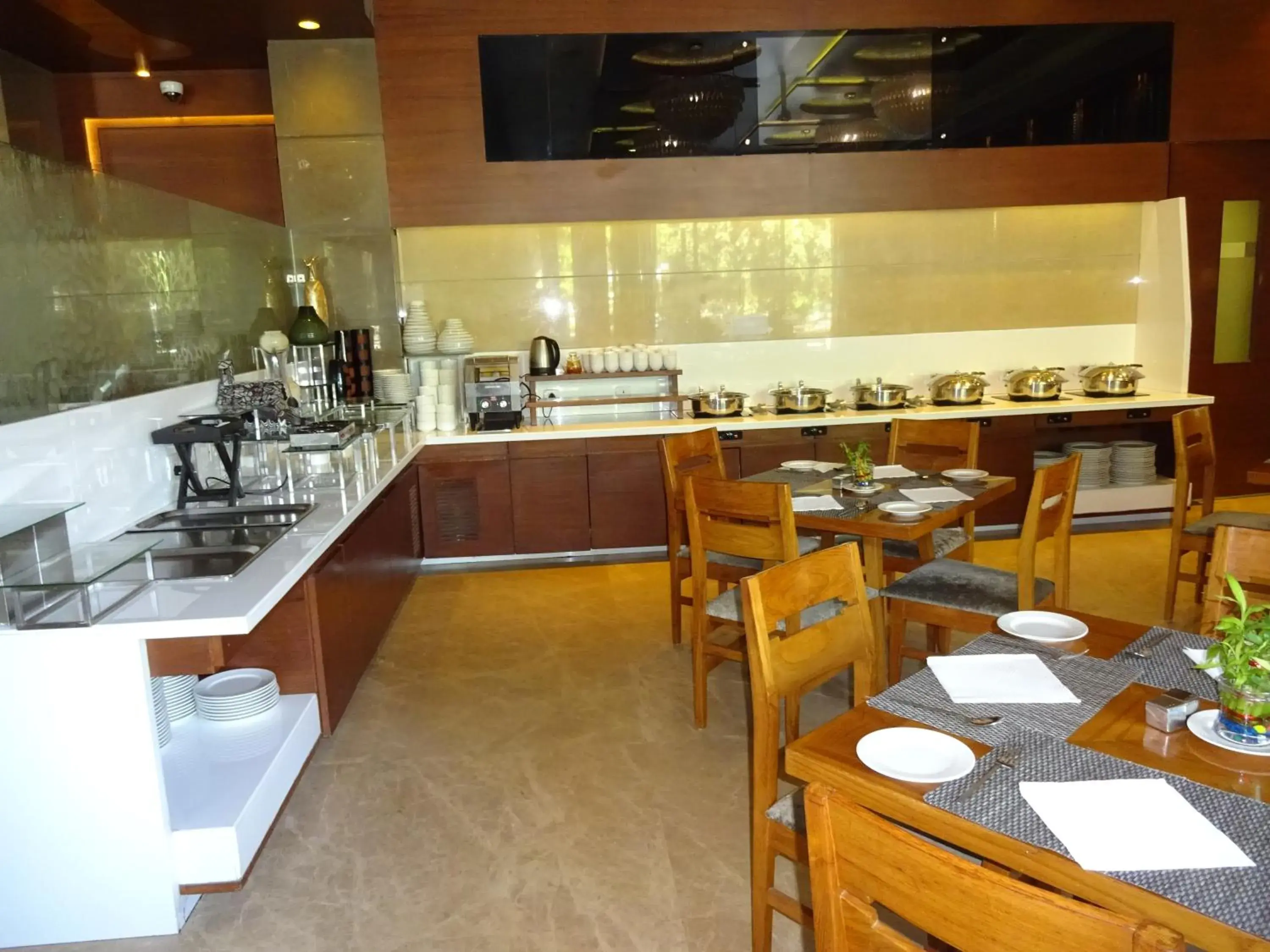 Restaurant/places to eat in Hotel Cosmopolitan Restaurant/places to eat in Hotel Cosmopolitan