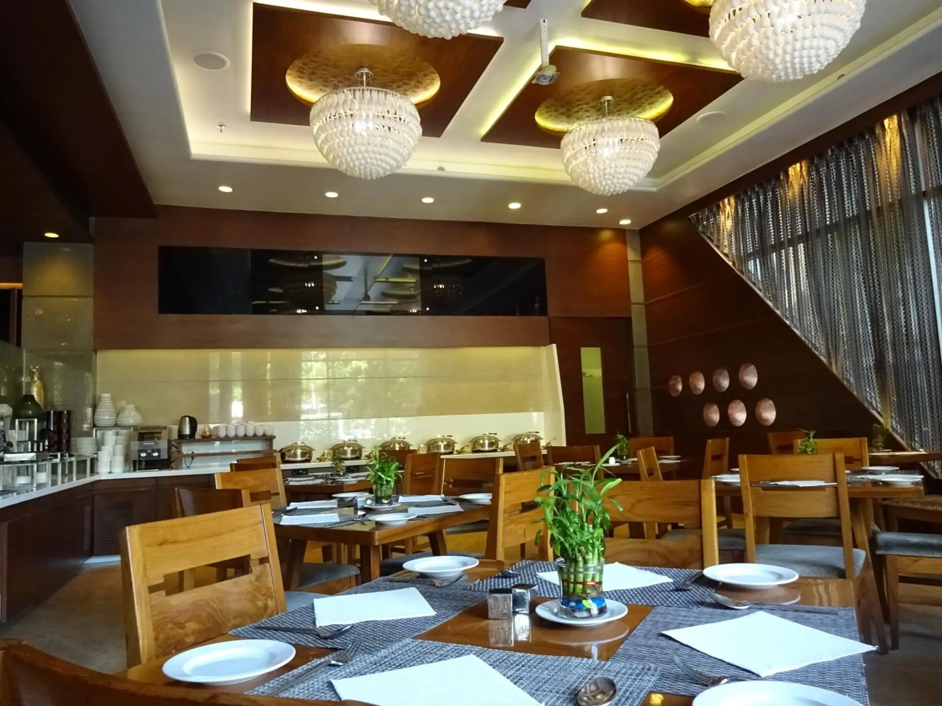 Restaurant/places to eat in Hotel Cosmopolitan Restaurant/places to eat in Hotel Cosmopolitan