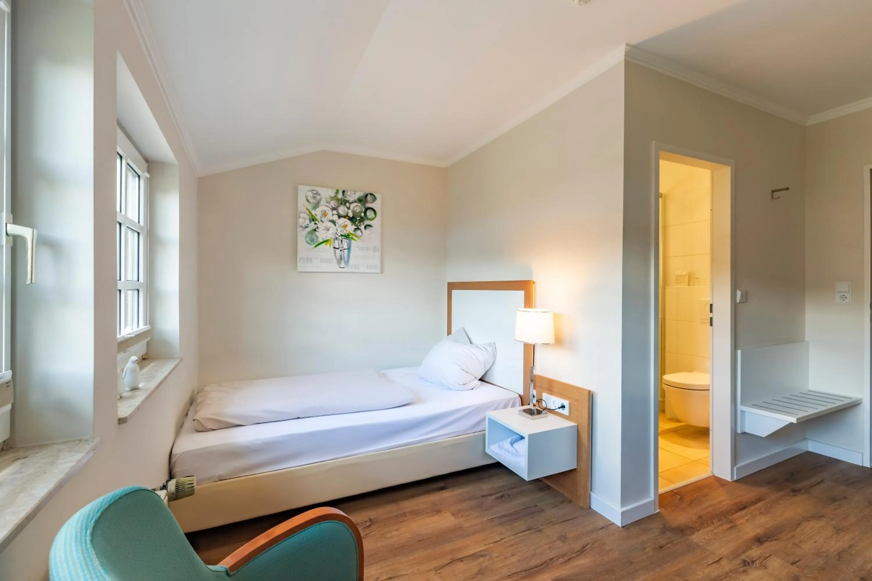 Photo of the whole room, Bed in Gut Altona