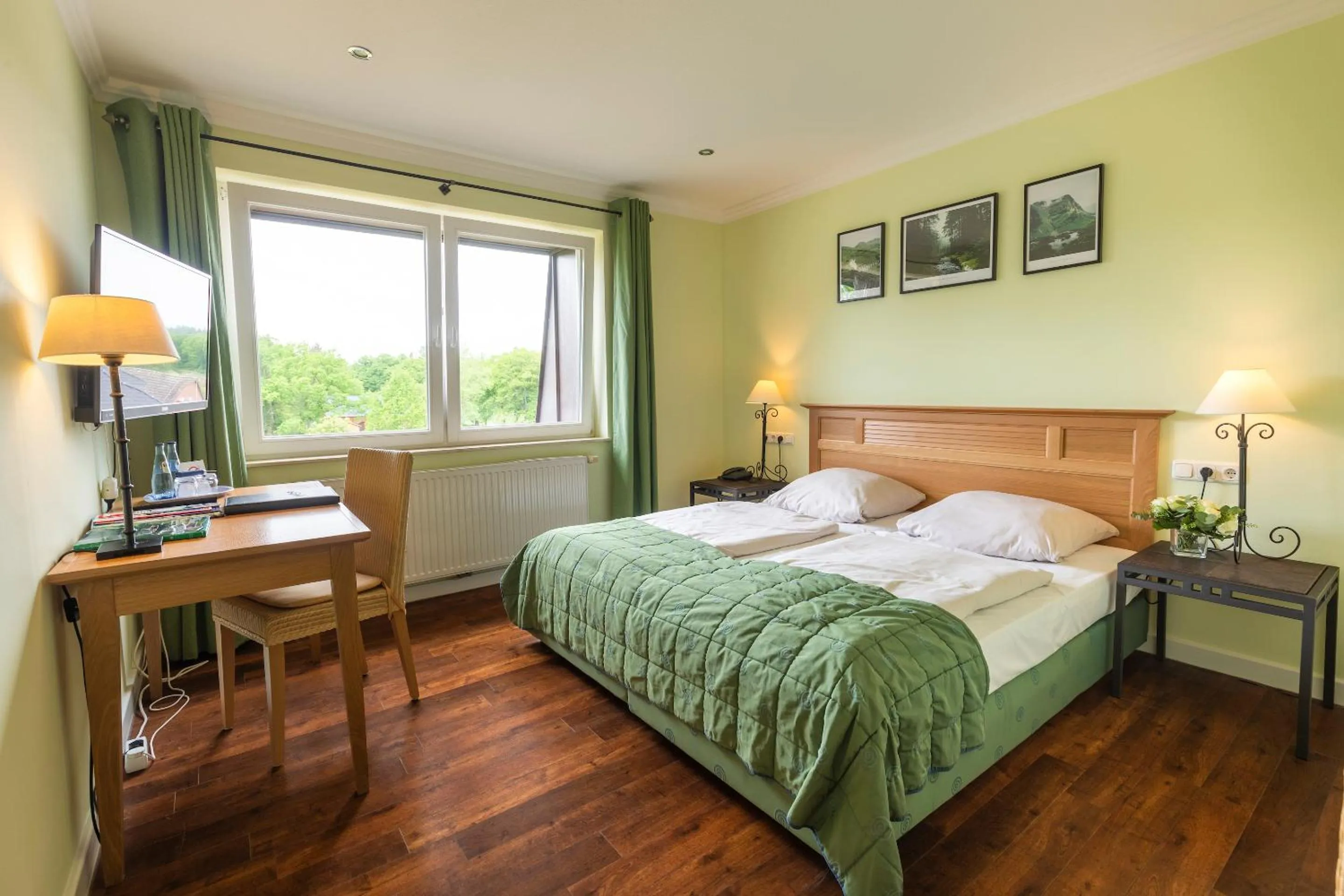 Photo of the whole room, Bed in Gut Altona