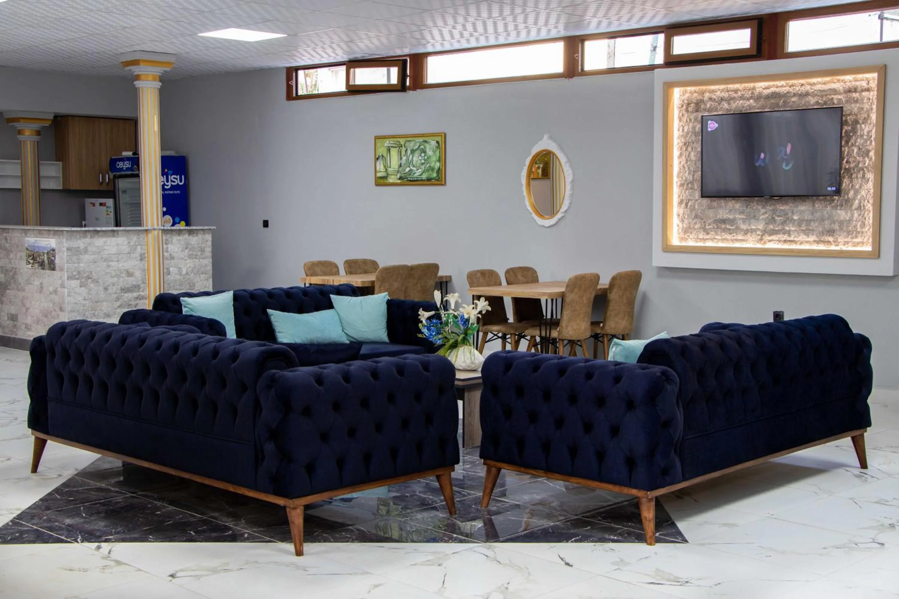Communal lounge/ TV room in Ersoy İkiz Otel