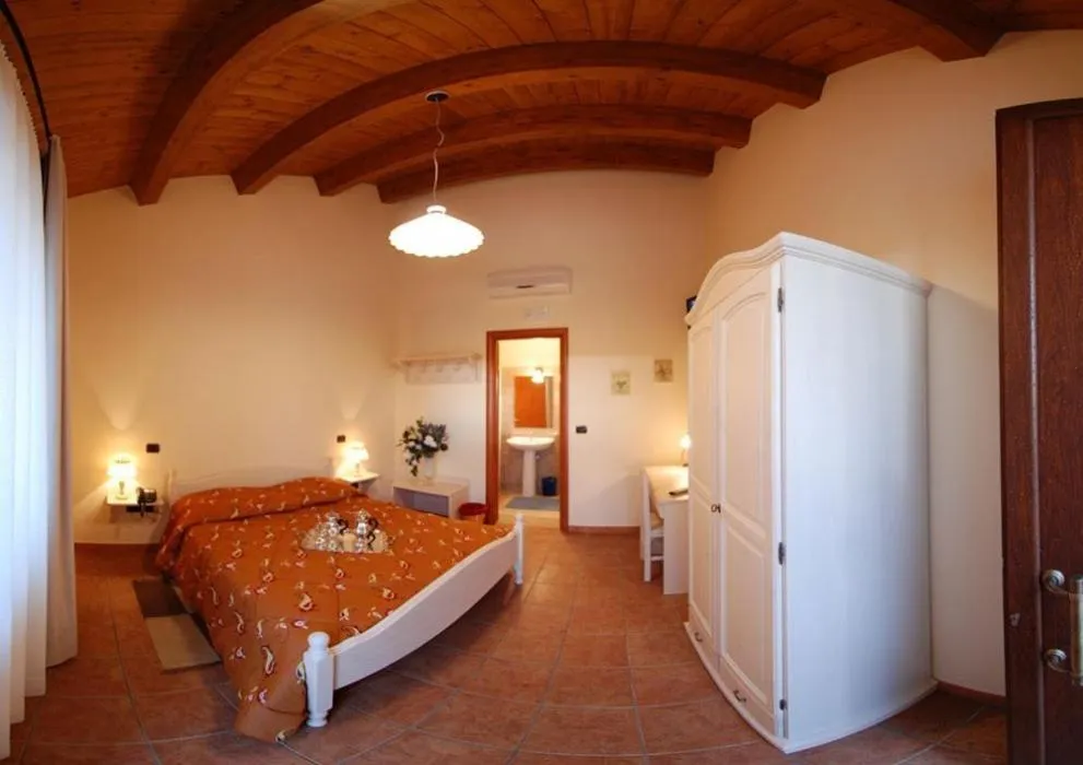 Photo of the whole room, Bed in Turismo Rurale Al Benefizio