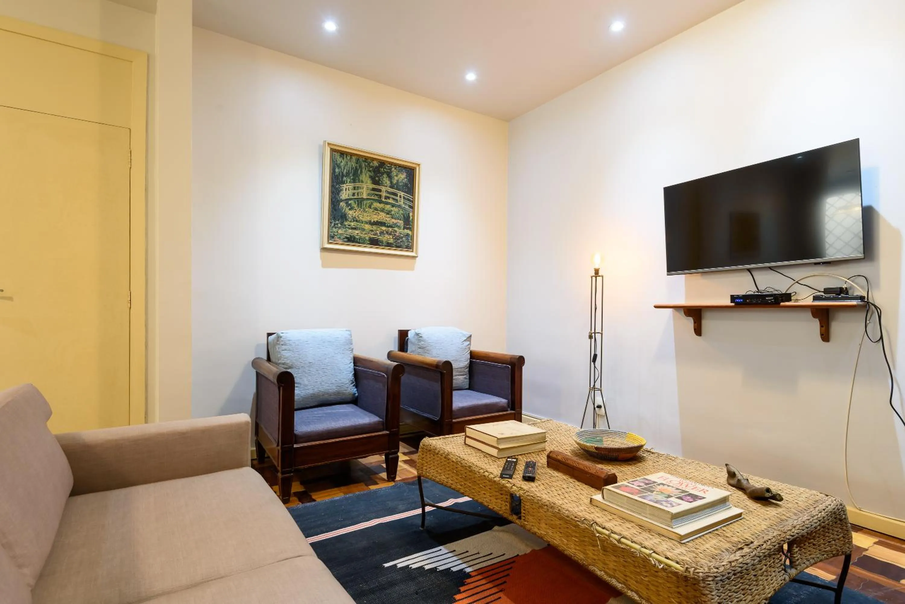 Communal lounge/ TV room in Santa Teresa Junto à Natureza