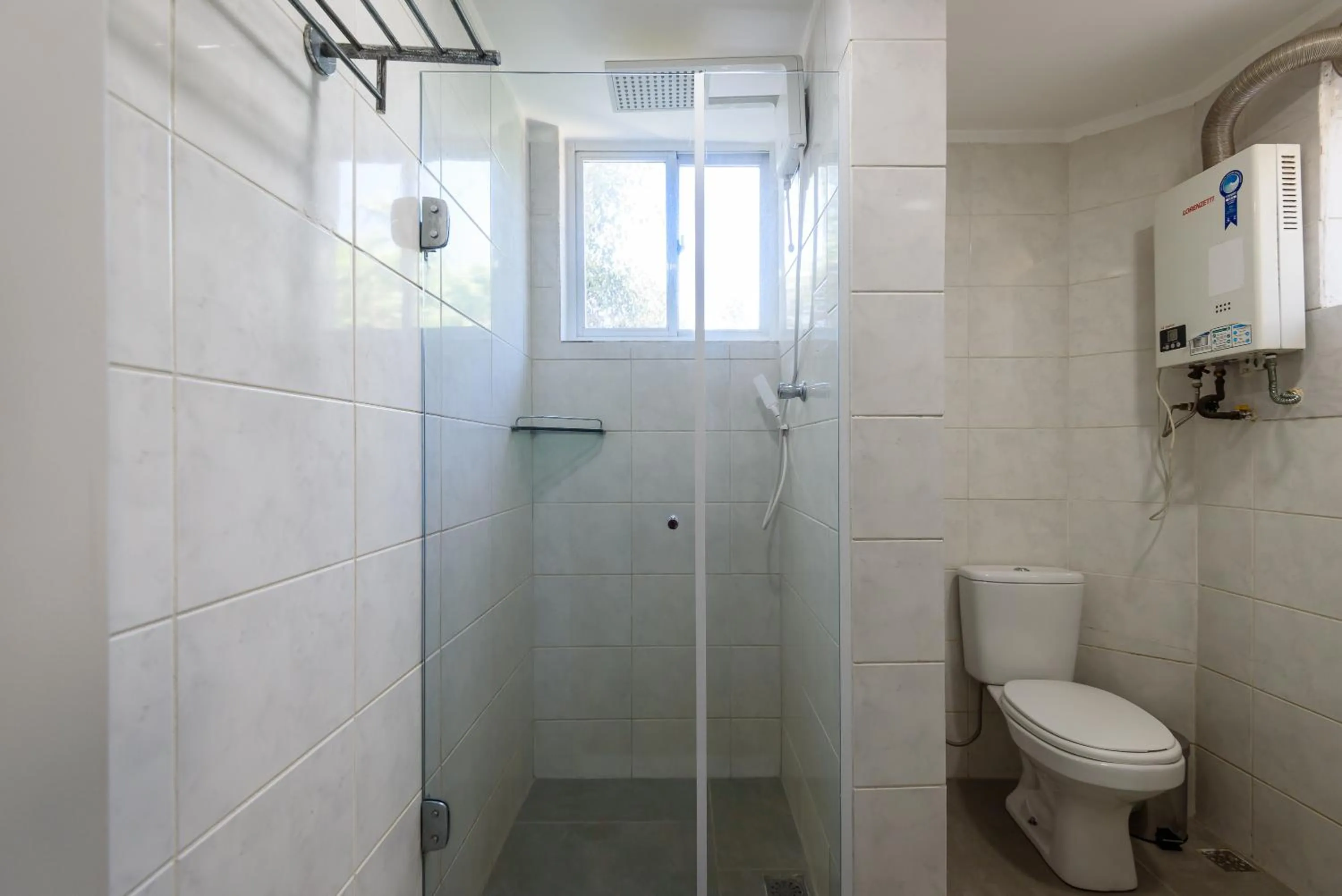 Shower in Santa Teresa Junto à Natureza