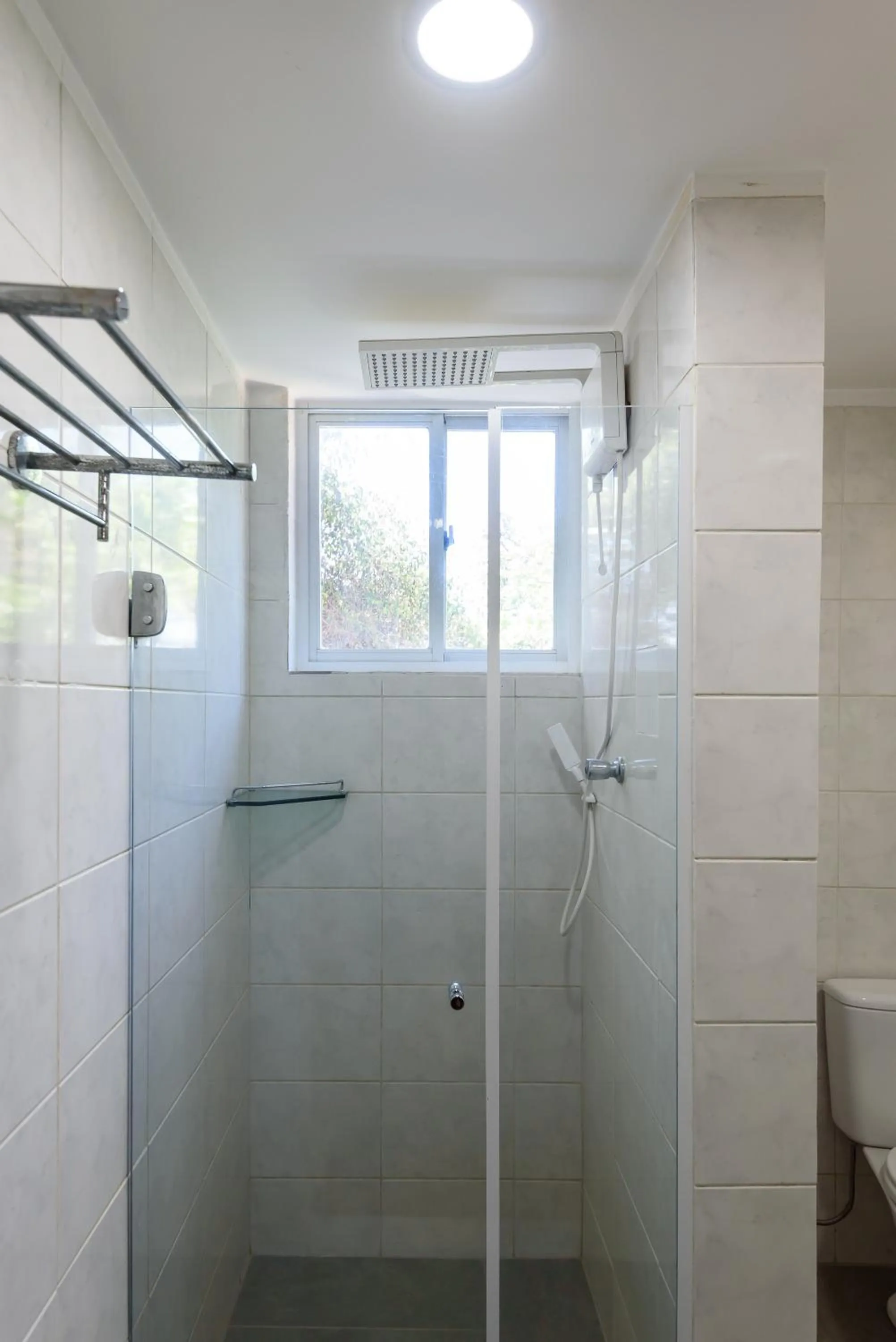 Shower in Santa Teresa Junto à Natureza