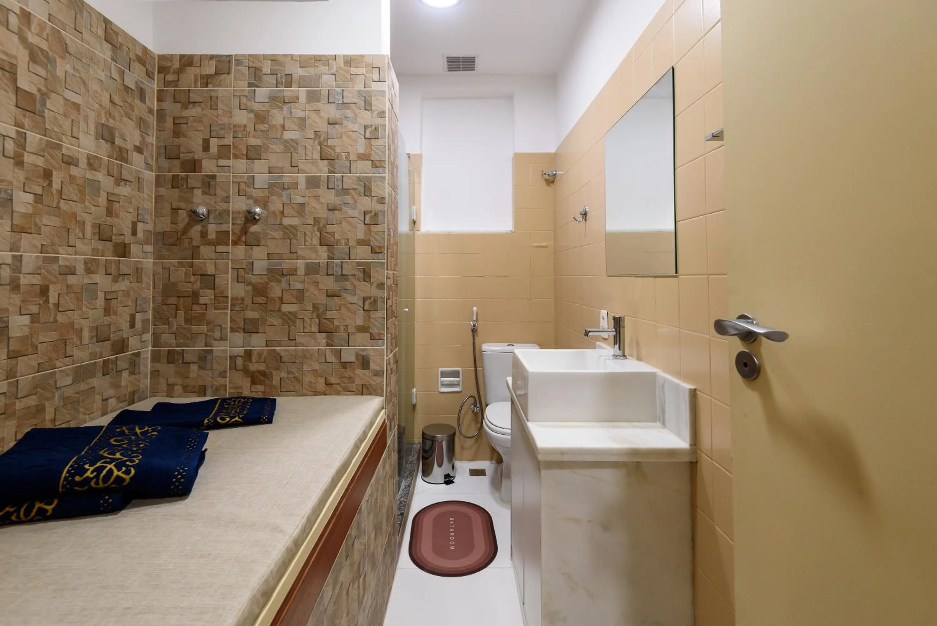 Toilet in Santa Teresa Junto à Natureza