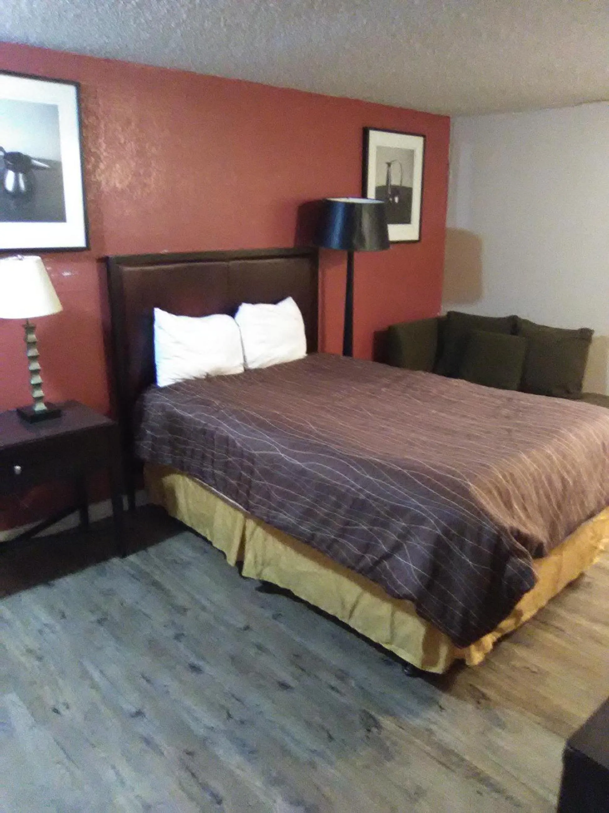 Bedroom, Bed in Nation's Inn Kinston