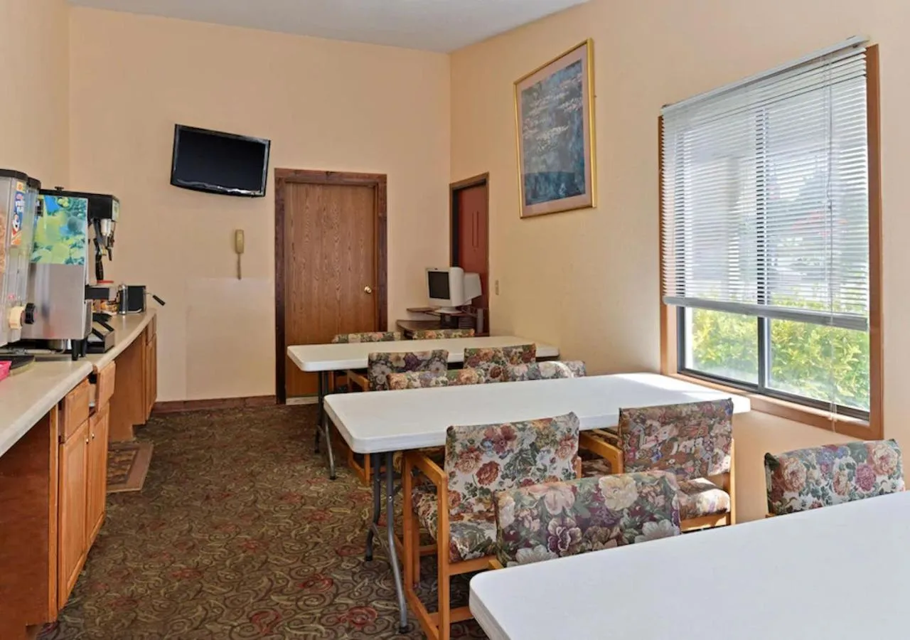 Continental breakfast in Nation's Inn Kinston