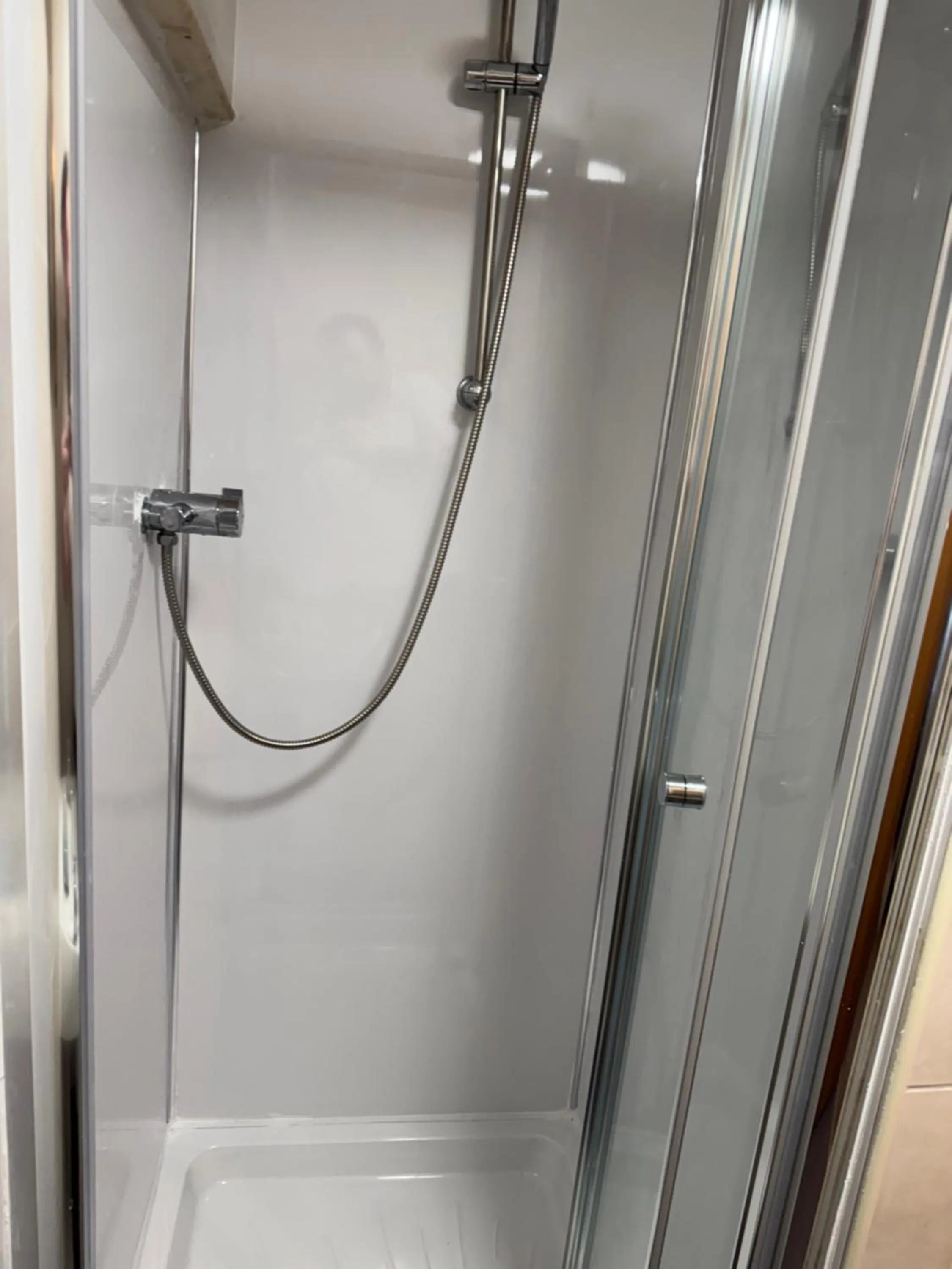 Shower in The Black Swan Hotel