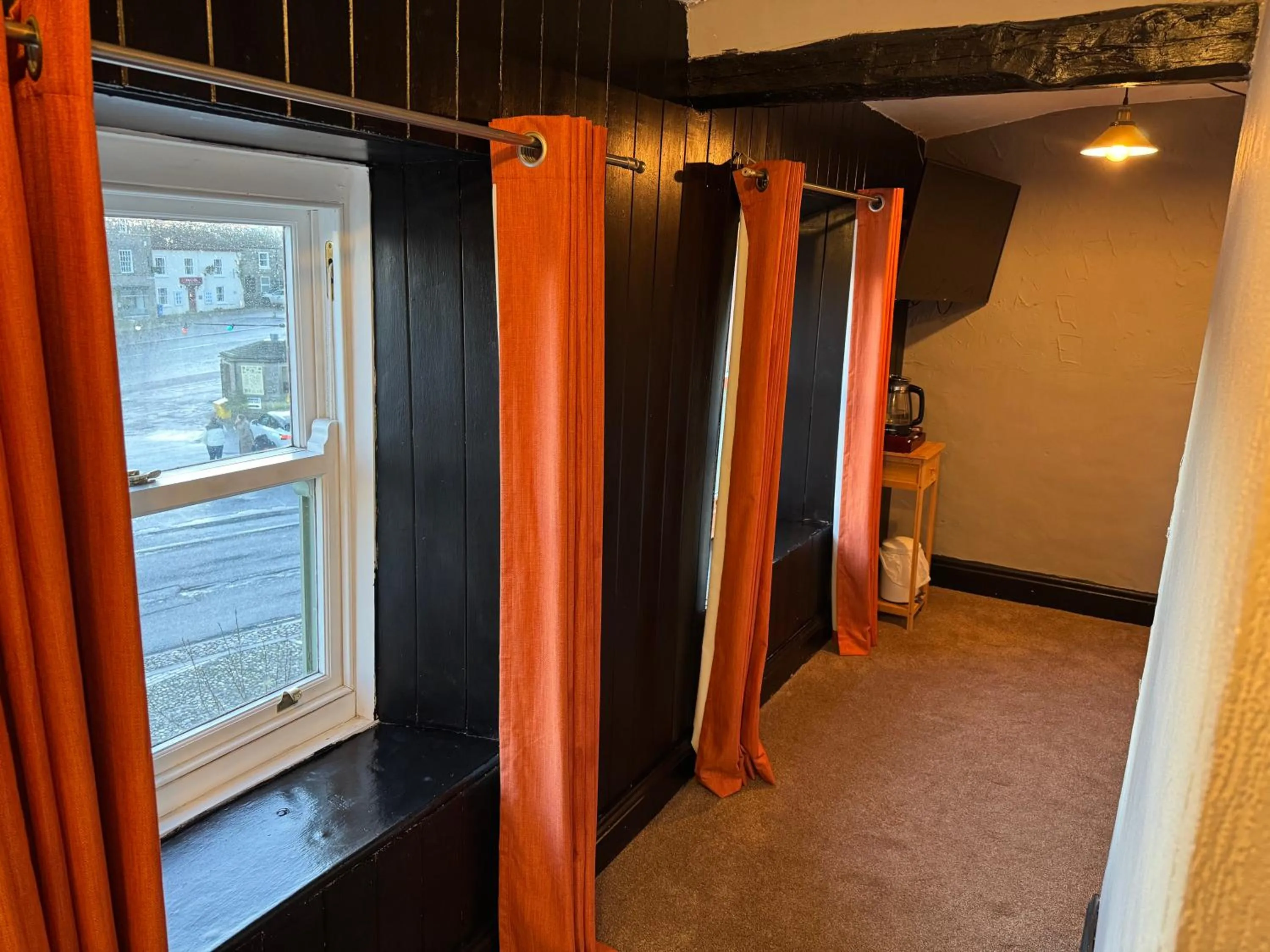 Bedroom in The Black Swan Hotel