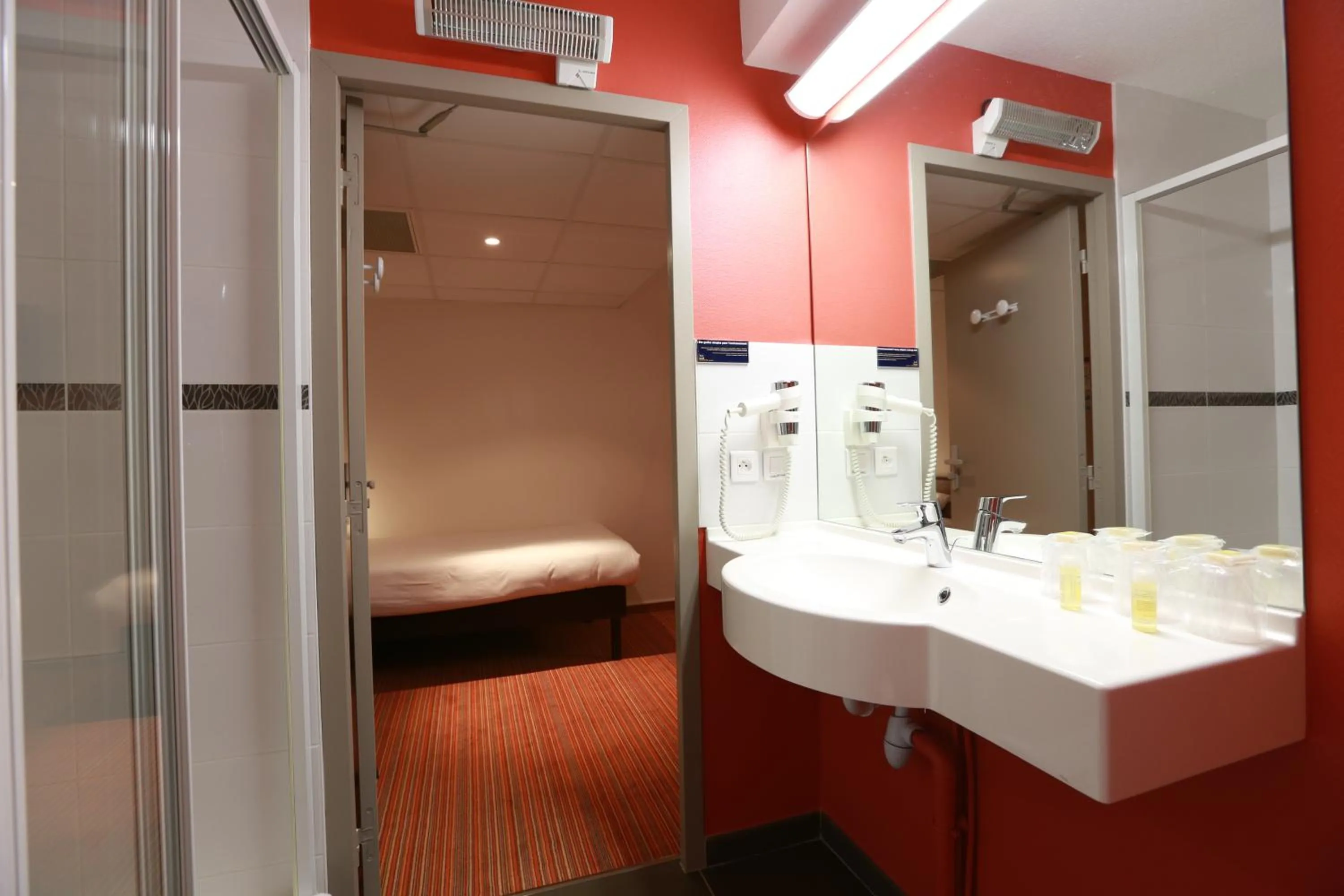 Bathroom in Ace Hotel Valence