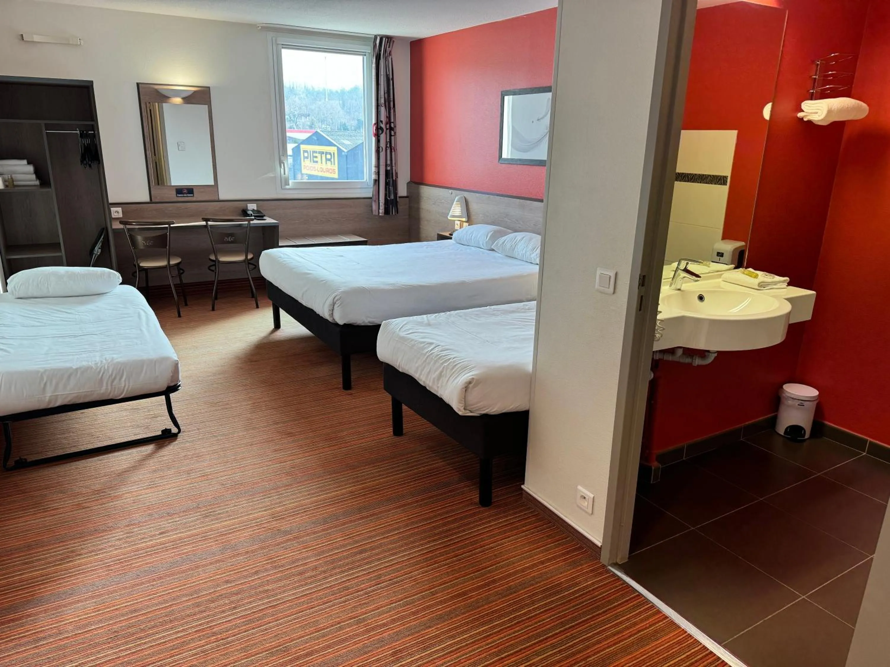 Photo of the whole room, Bed in Ace Hotel Valence
