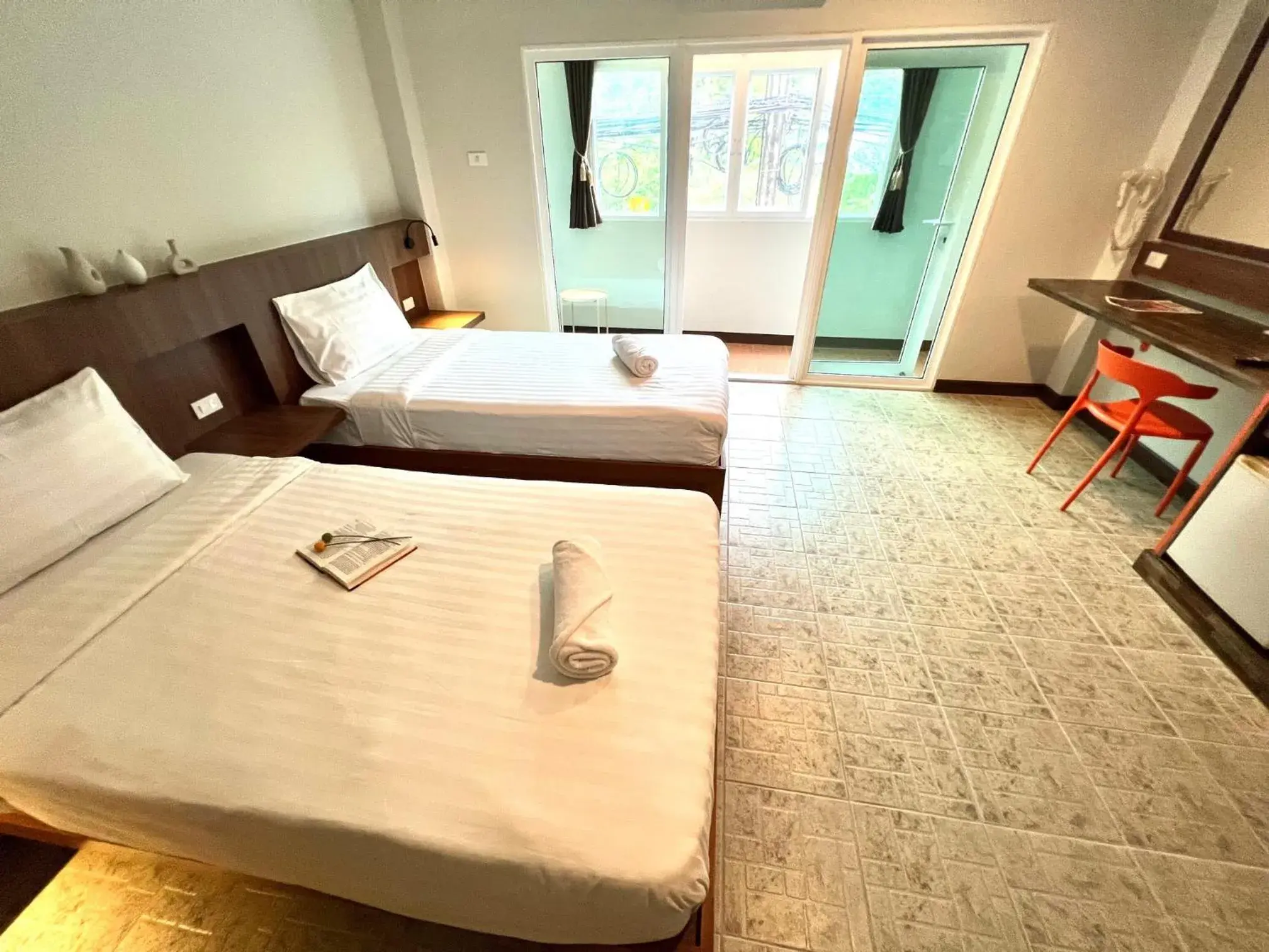 Twin Room in My Friend's House Karon Twin Room in My Friend's House Karon