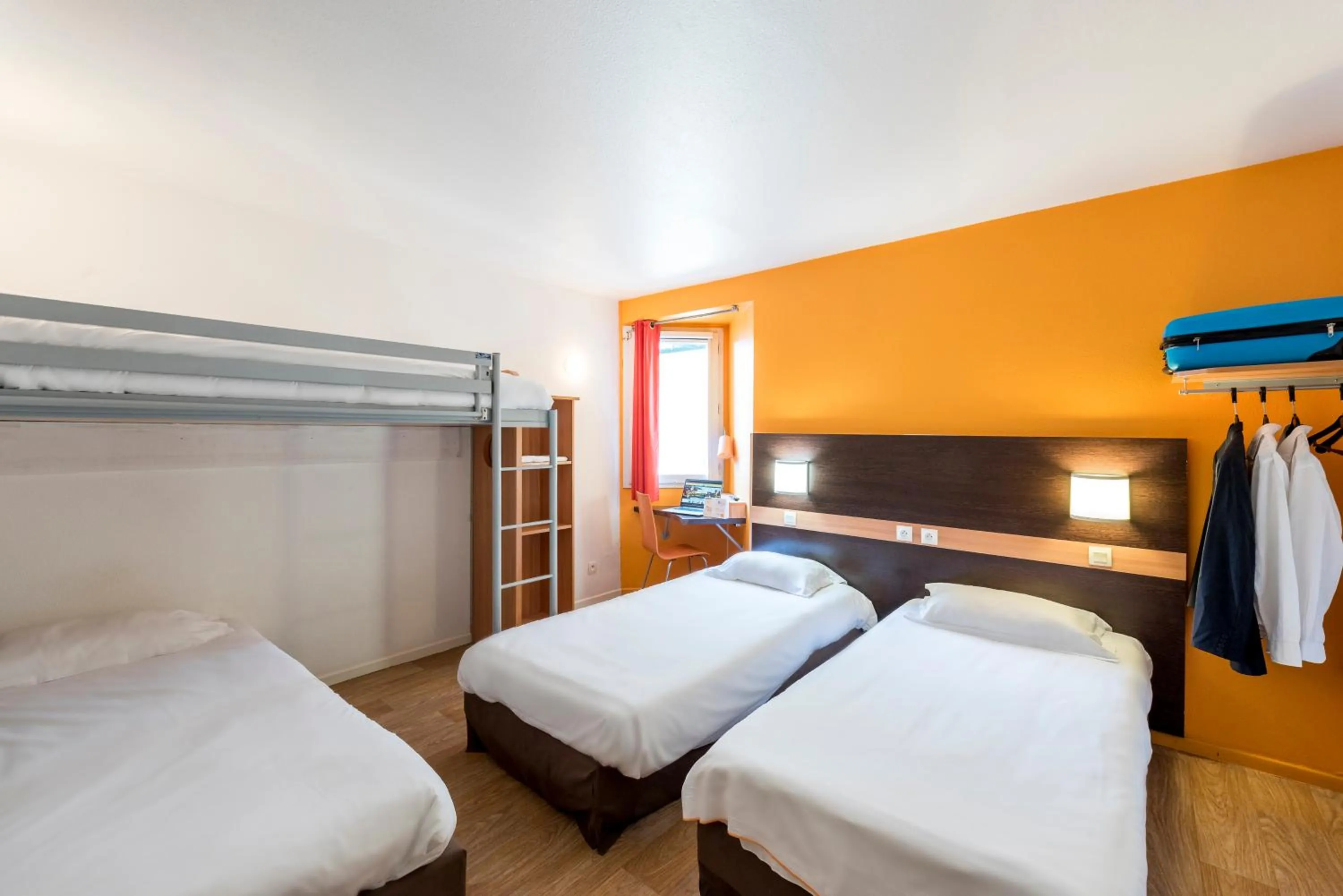 Property building, Bed in Premiere Classe Annecy Nord - Epagny