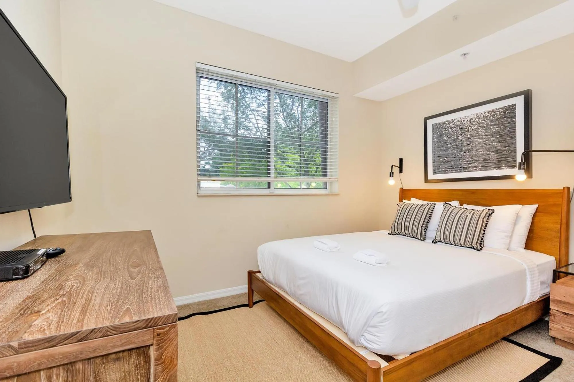 TV and multimedia, Bed in Dharma Home Suites South Miami at Red Road Commons