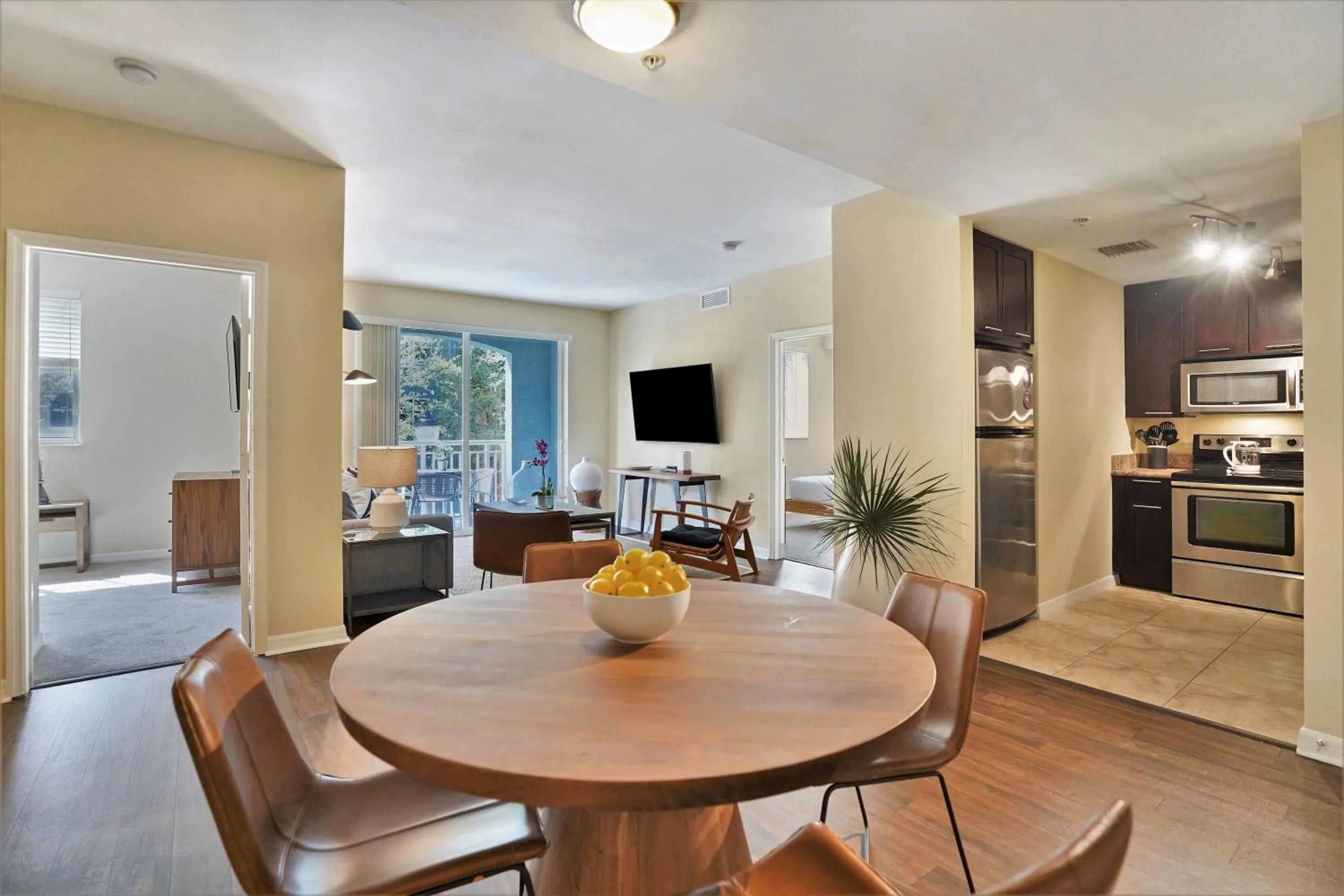 TV and multimedia in Dharma Home Suites South Miami at Red Road Commons