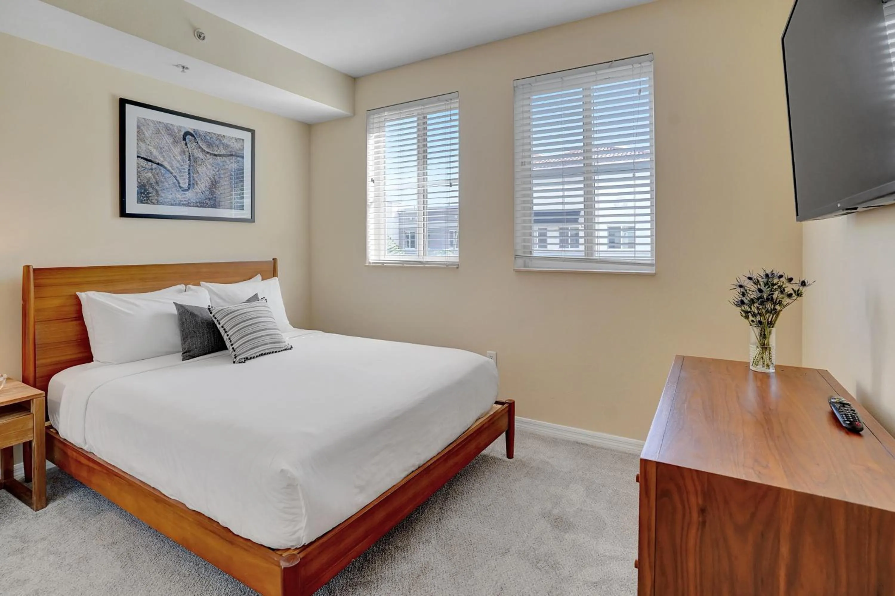 TV and multimedia, Bed in Dharma Home Suites South Miami at Red Road Commons