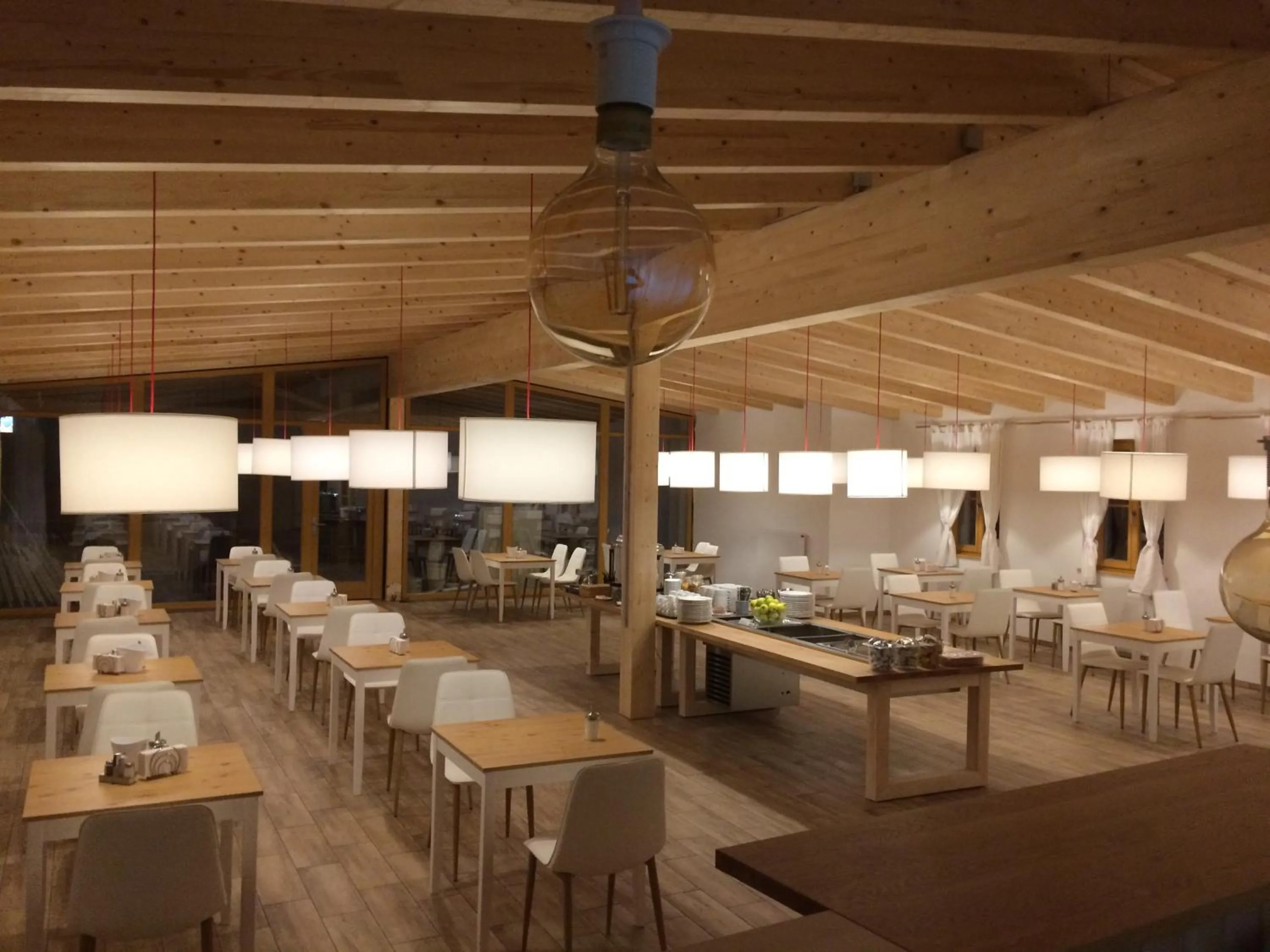 Restaurant/places to eat in Seehotel am Hallstättersee modern rooms