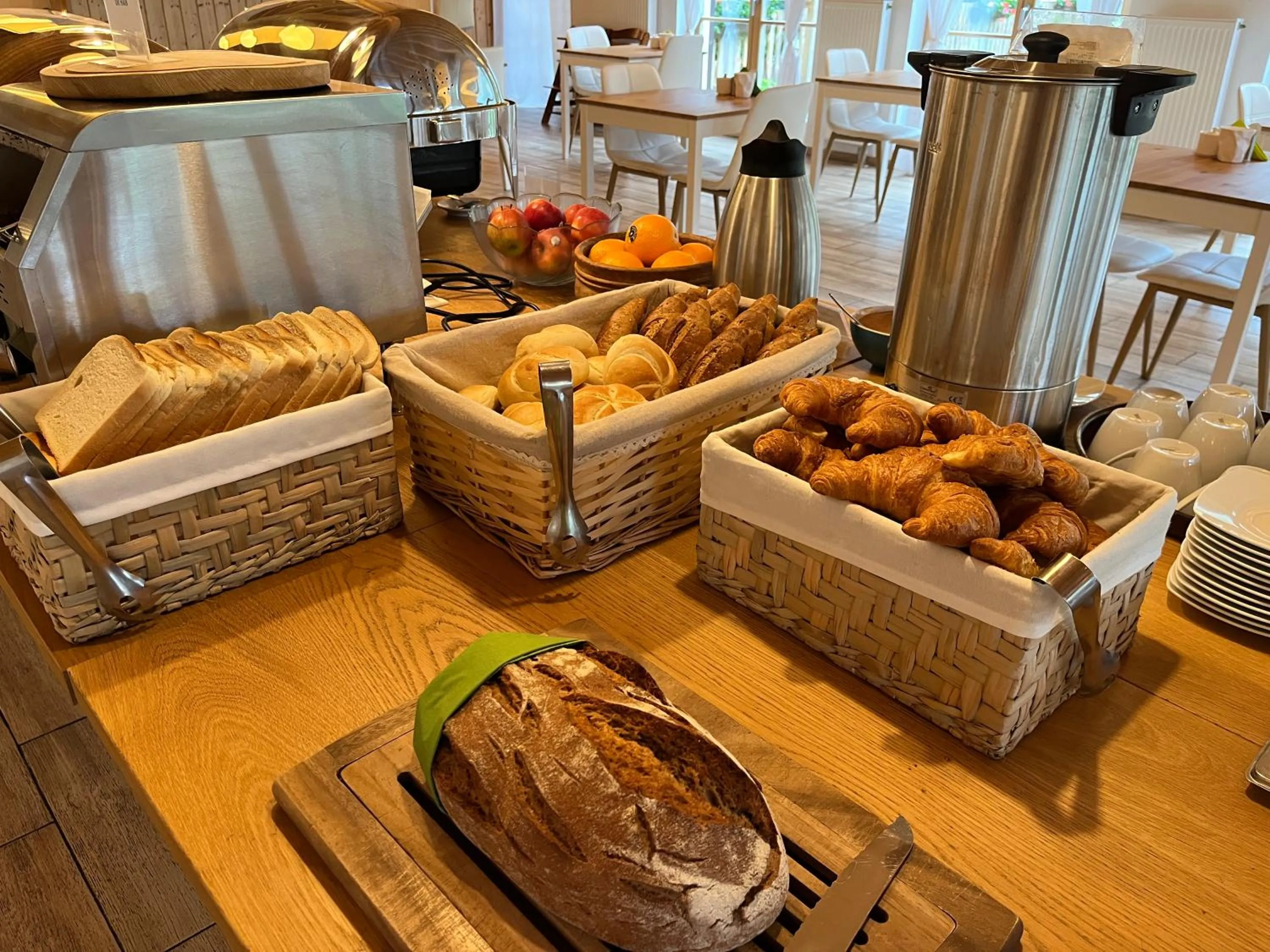 Breakfast in Seehotel am Hallstättersee modern rooms