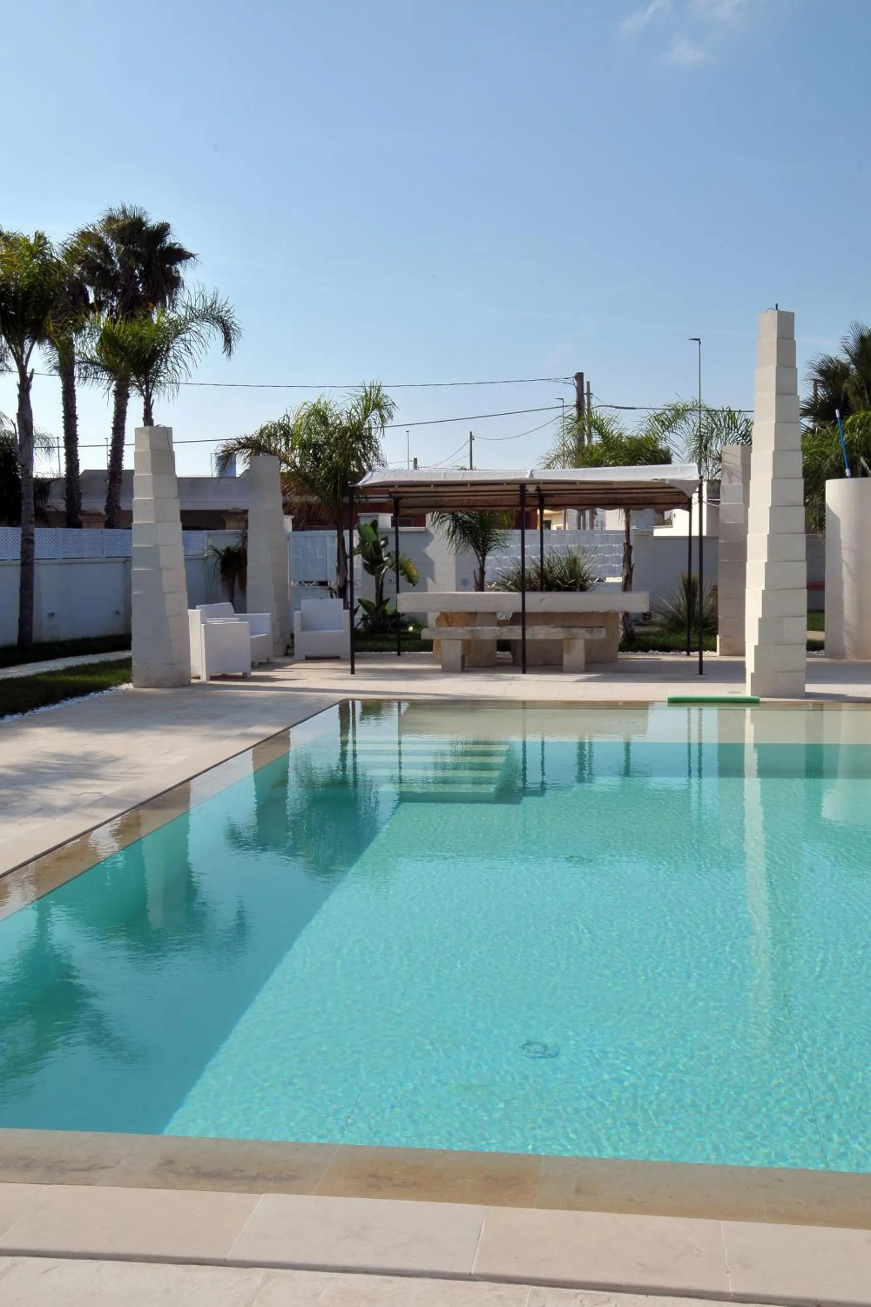 Swimming pool in Sant Isidoro suite