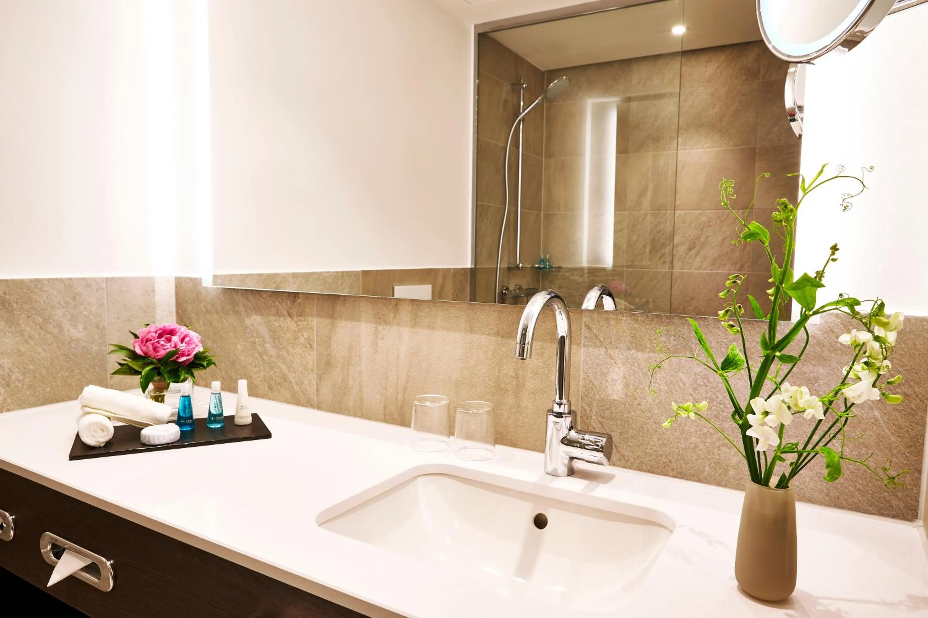 Bathroom in Steigenberger Hotel Köln