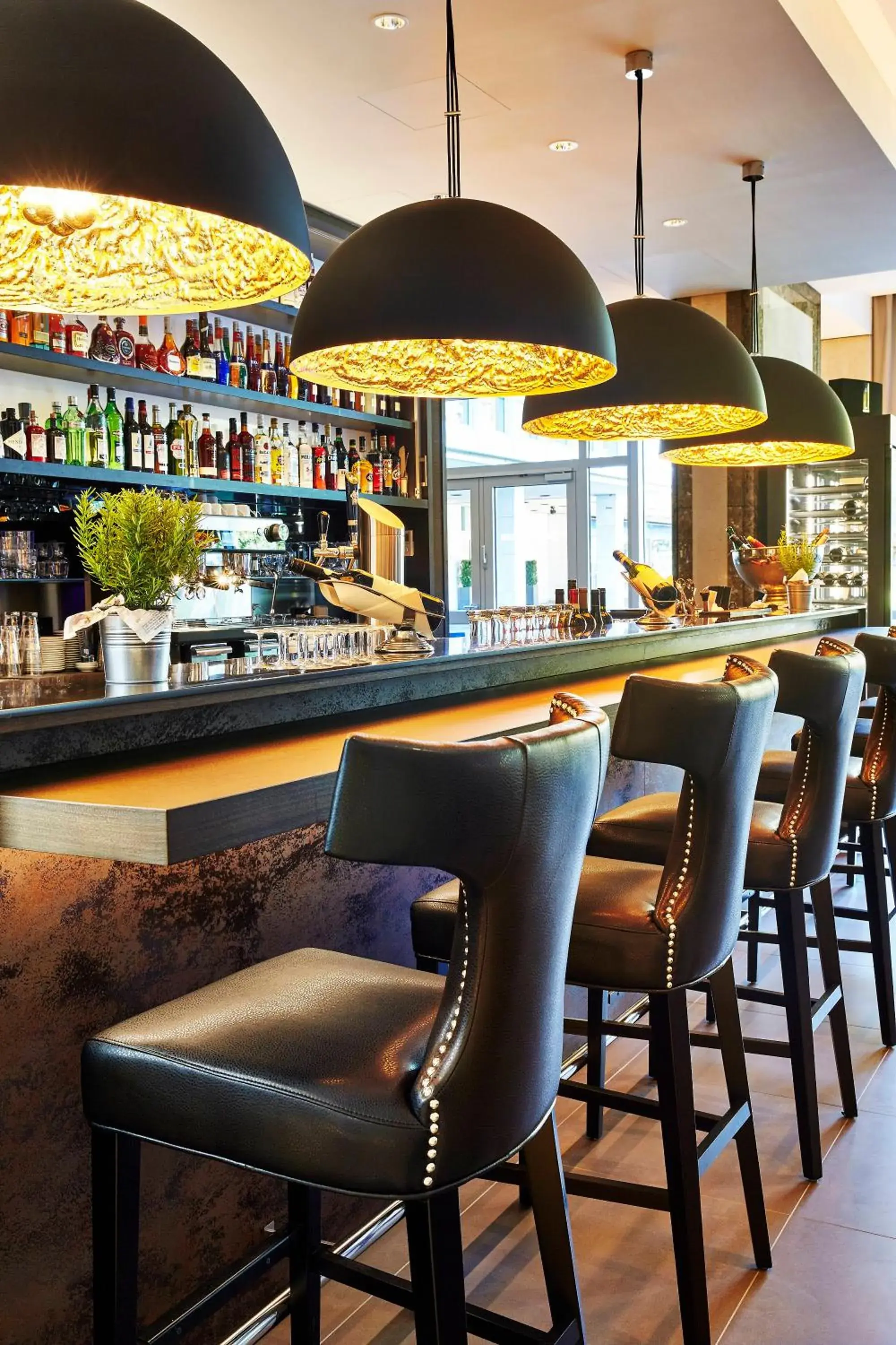 Lounge or bar in Steigenberger Hotel Köln Lounge or bar in Steigenberger Hotel Köln