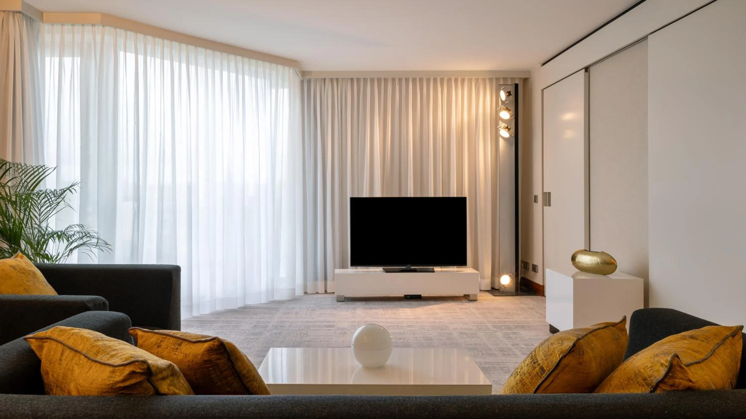 TV and multimedia in InterContinental Berlin by IHG