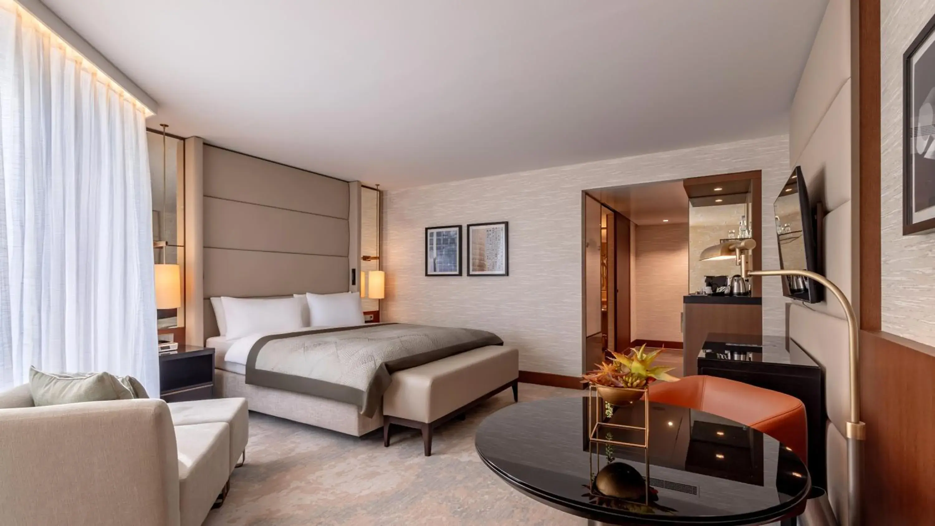 Premium King Room in InterContinental Berlin by IHG Premium King Room in InterContinental Berlin by IHG