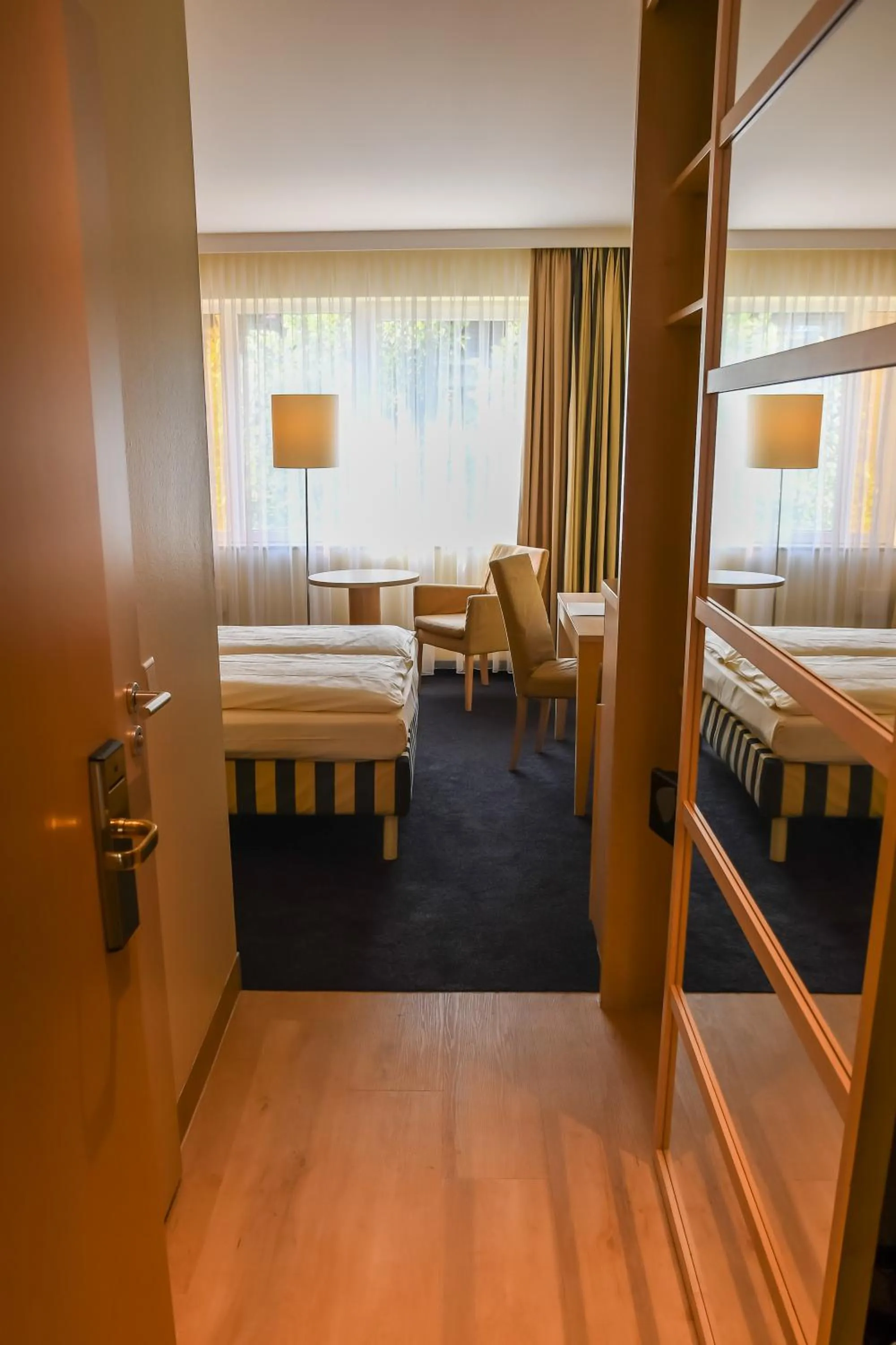 Photo of the whole room, Seating Area in Relexa Hotel Ratingen City