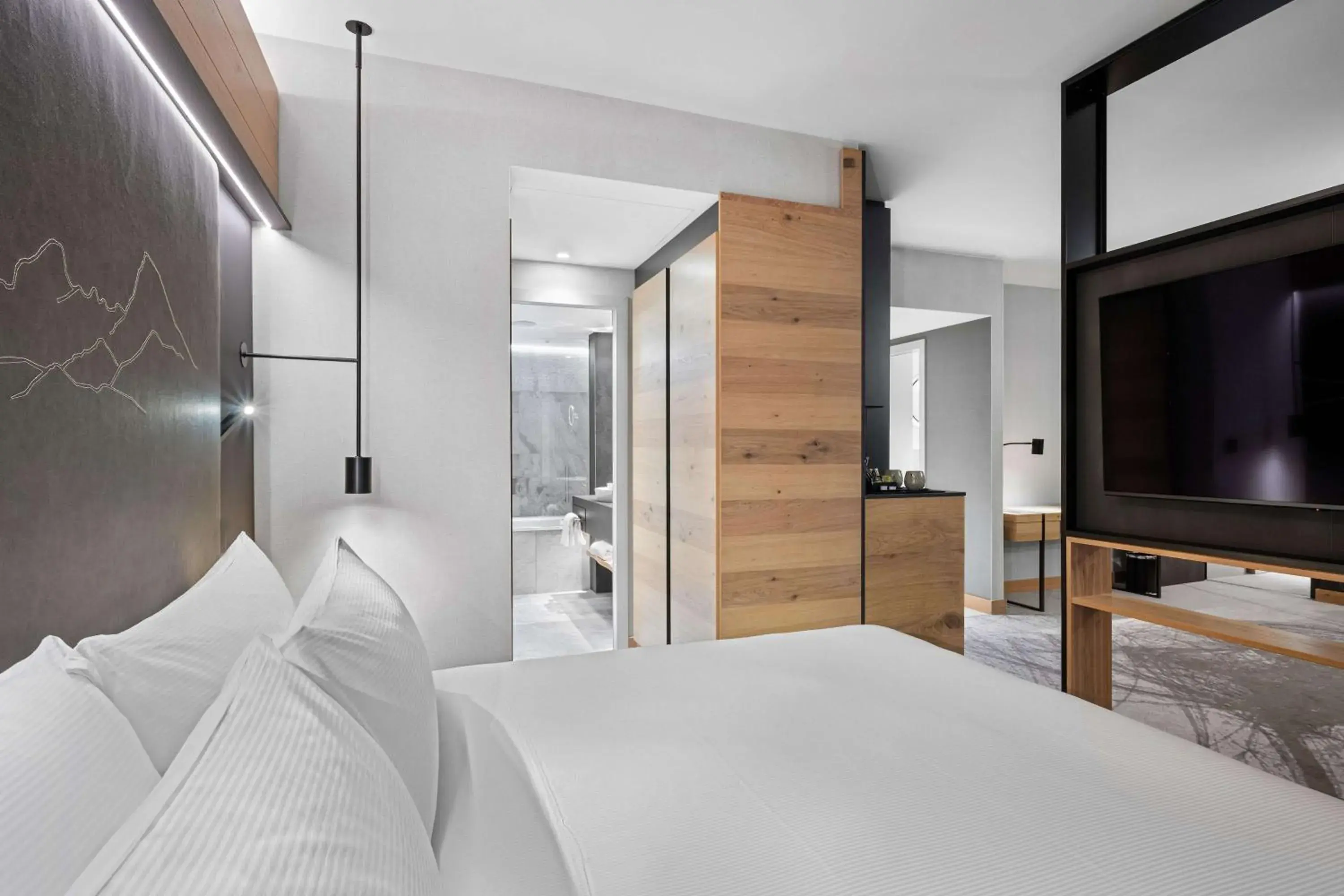 Deluxe One-Bedroom King Suite in Hilton Munich Airport Deluxe One-Bedroom King Suite in Hilton Munich Airport