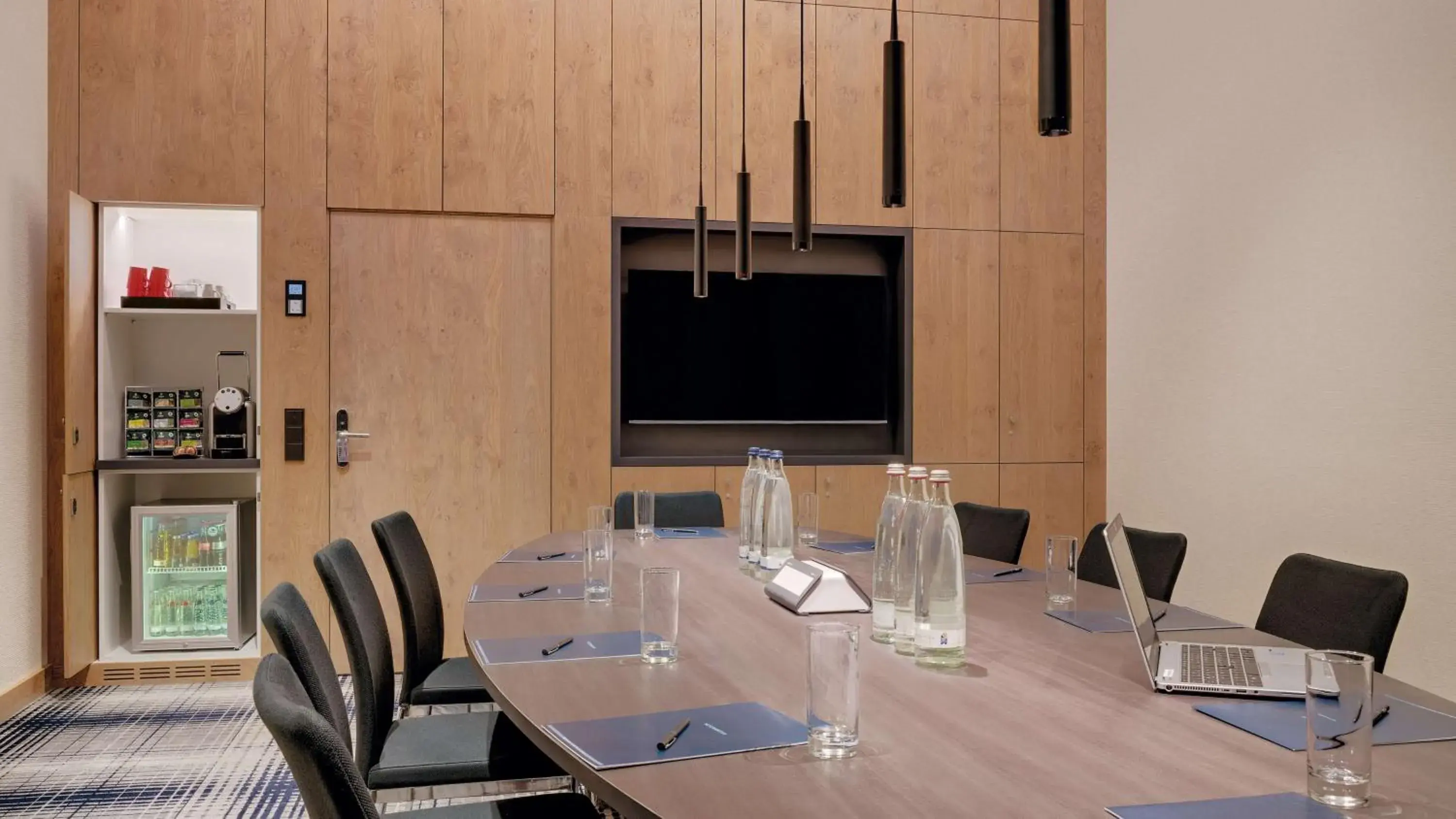 Dining area in Hilton Munich Airport Dining area in Hilton Munich Airport