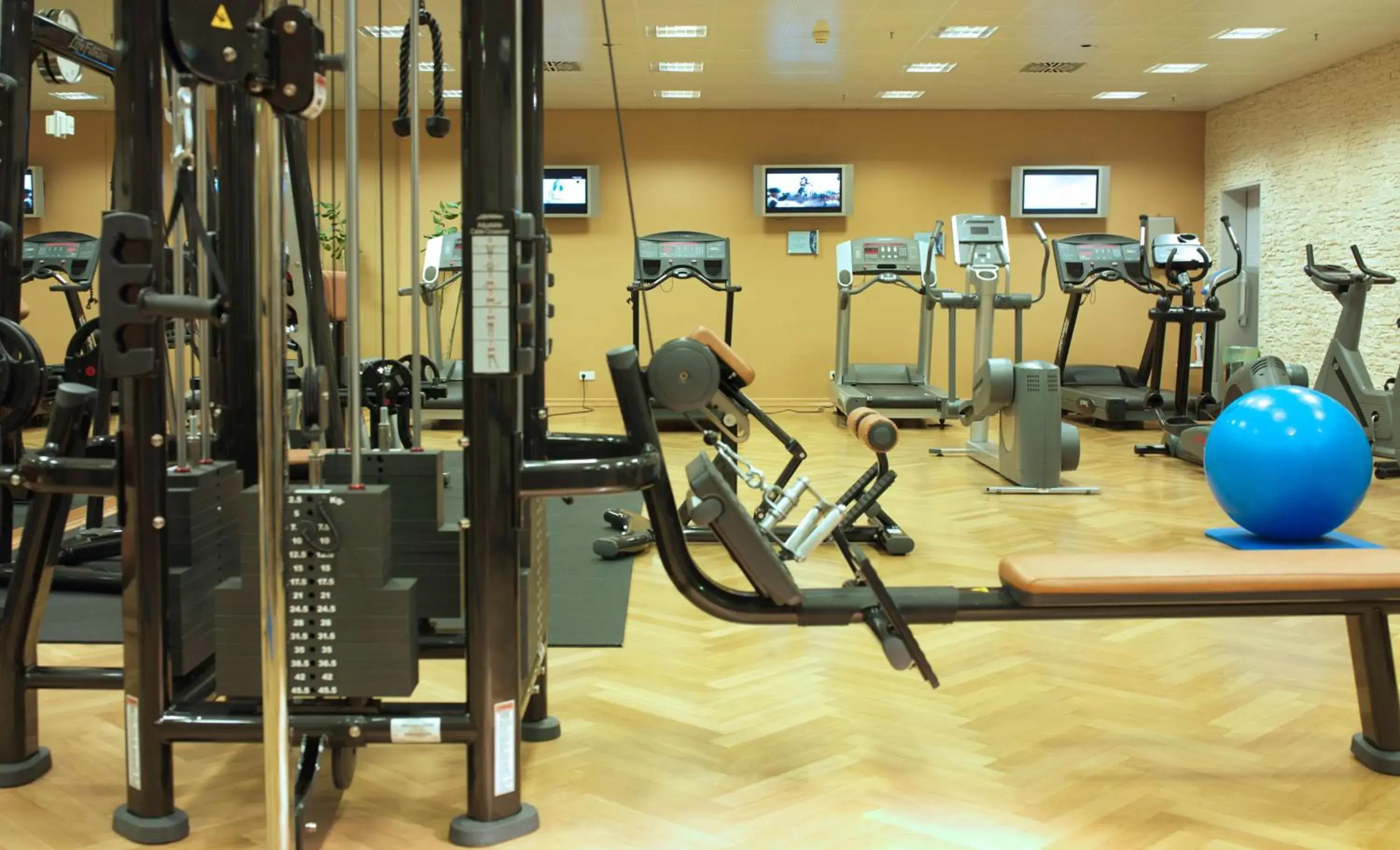 Fitness centre/facilities in Hilton Munich Airport Fitness centre/facilities in Hilton Munich Airport