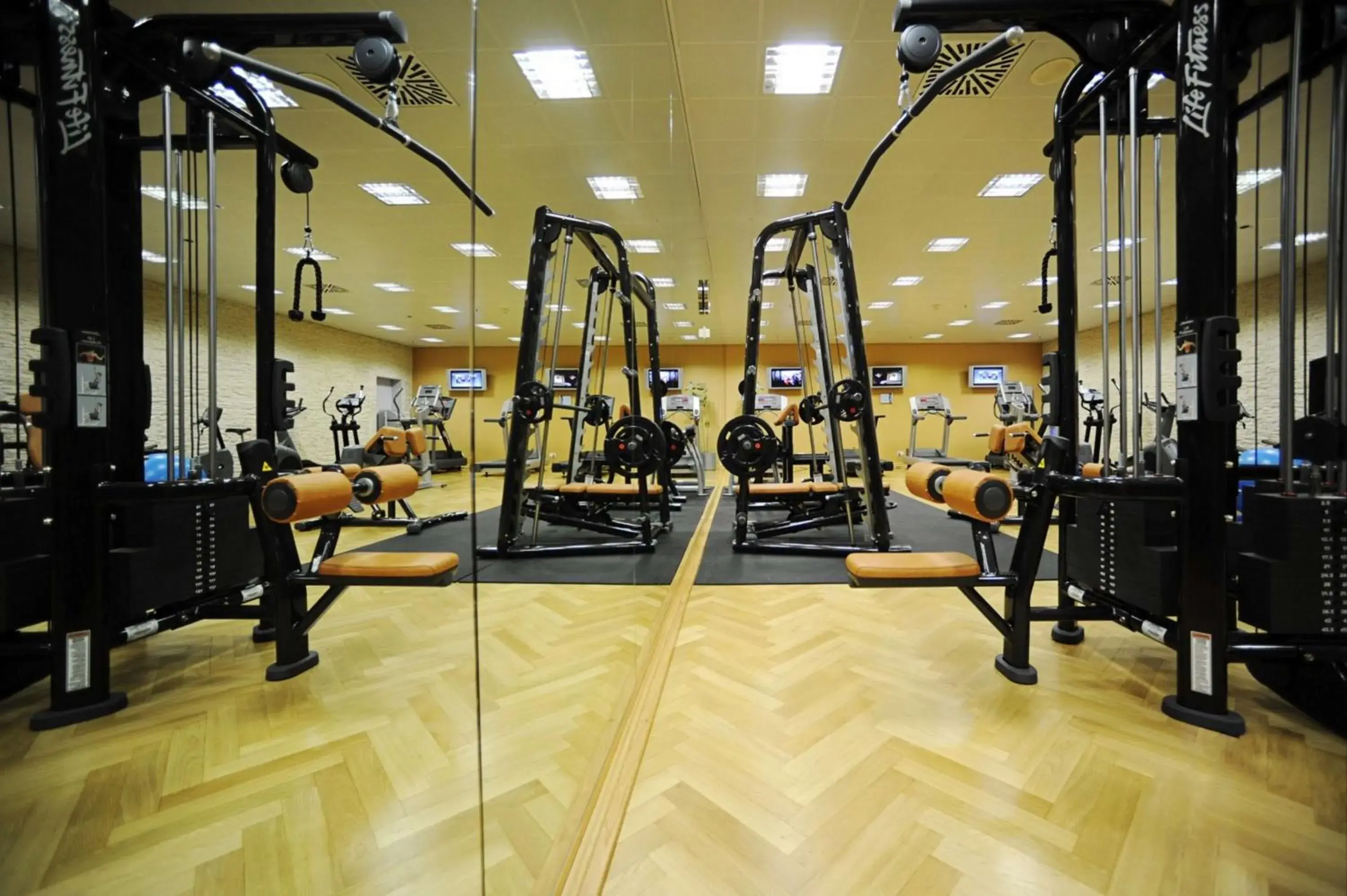 Fitness centre/facilities in Hilton Munich Airport Fitness centre/facilities in Hilton Munich Airport