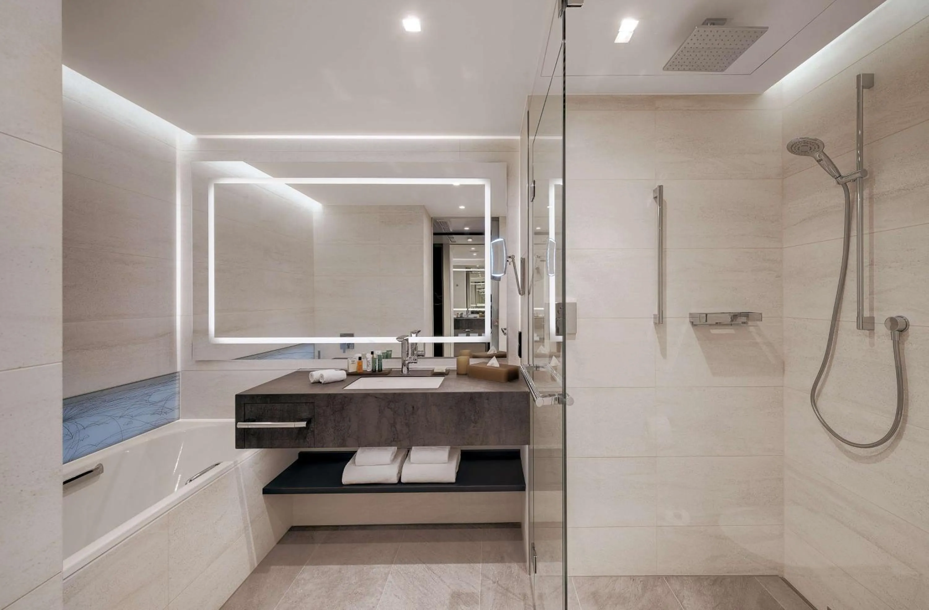 Toilet in Hilton Munich Airport