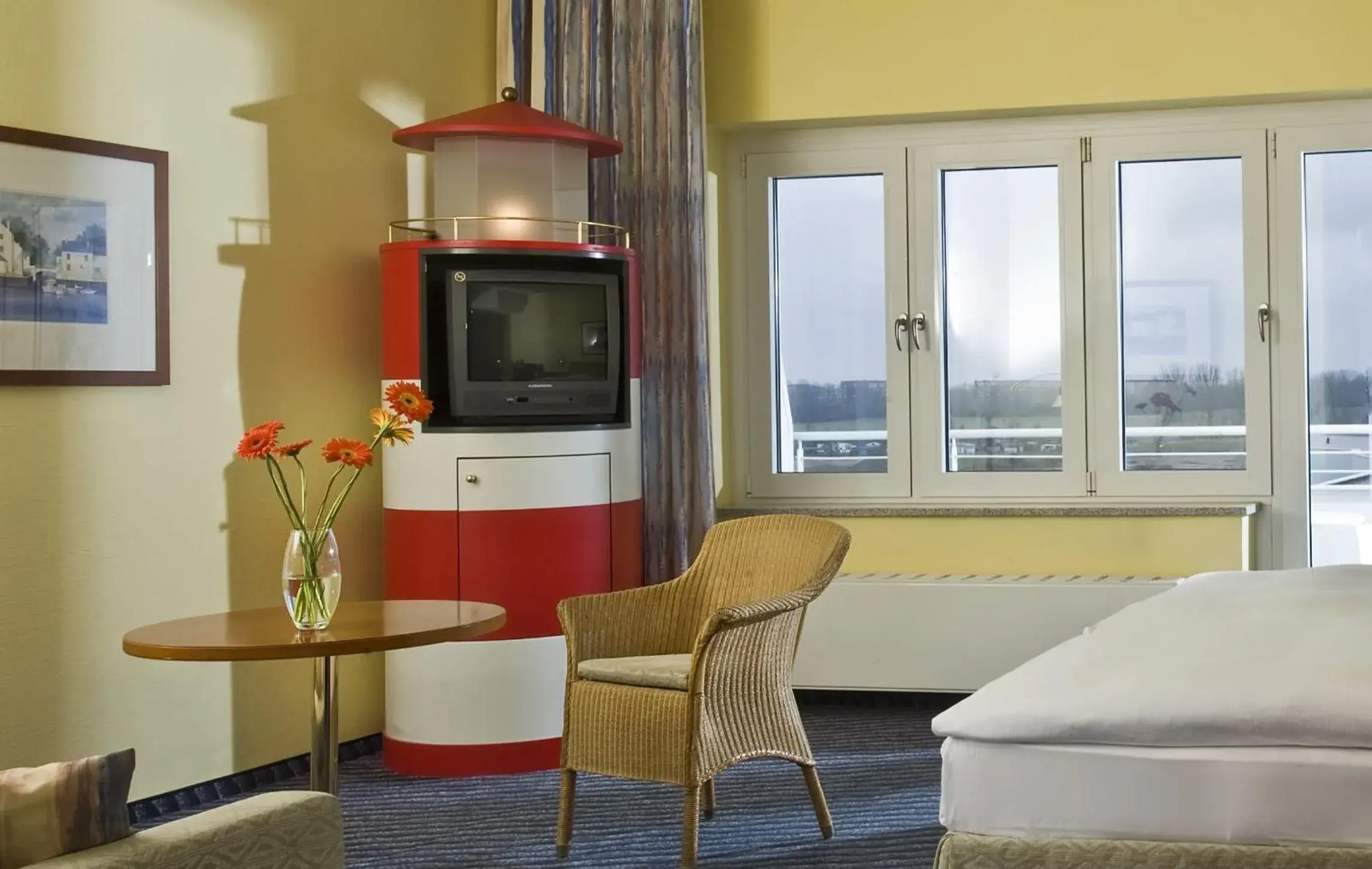 TV and multimedia, Bed in Wyndham Stralsund HanseDom TV and multimedia, Bed in Wyndham Stralsund HanseDom