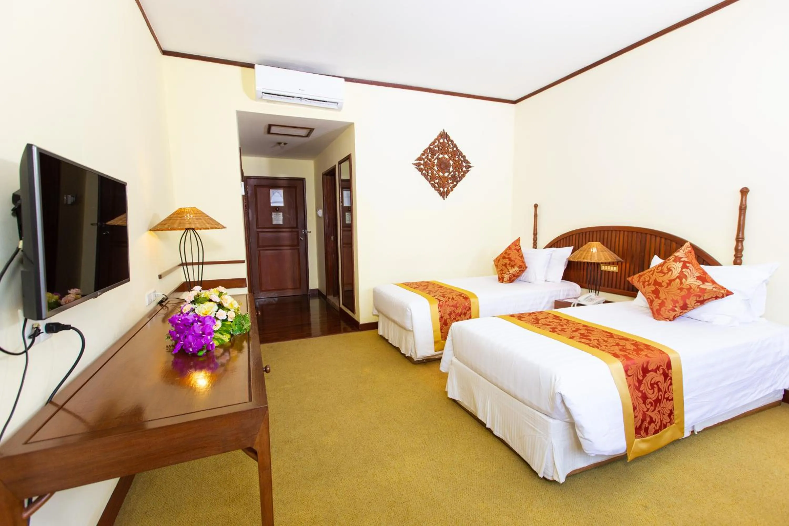 Bed in LAOTEL VIENTIANE
